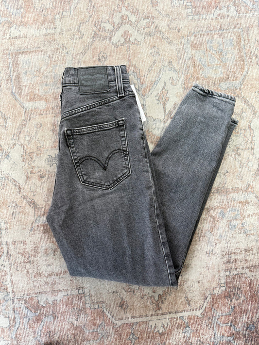 Levi’s Taper HR Jeans (24x27)
