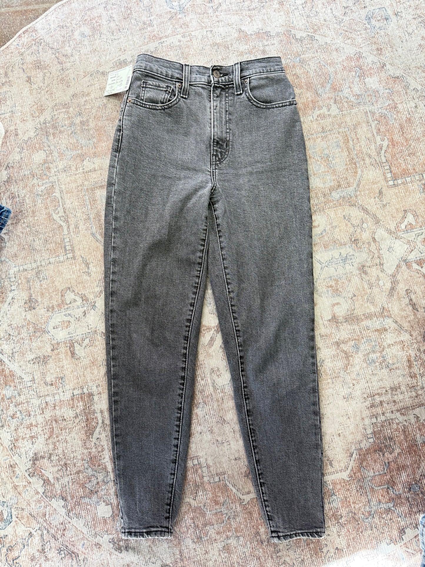 Levi’s Taper HR Jeans (24x27)