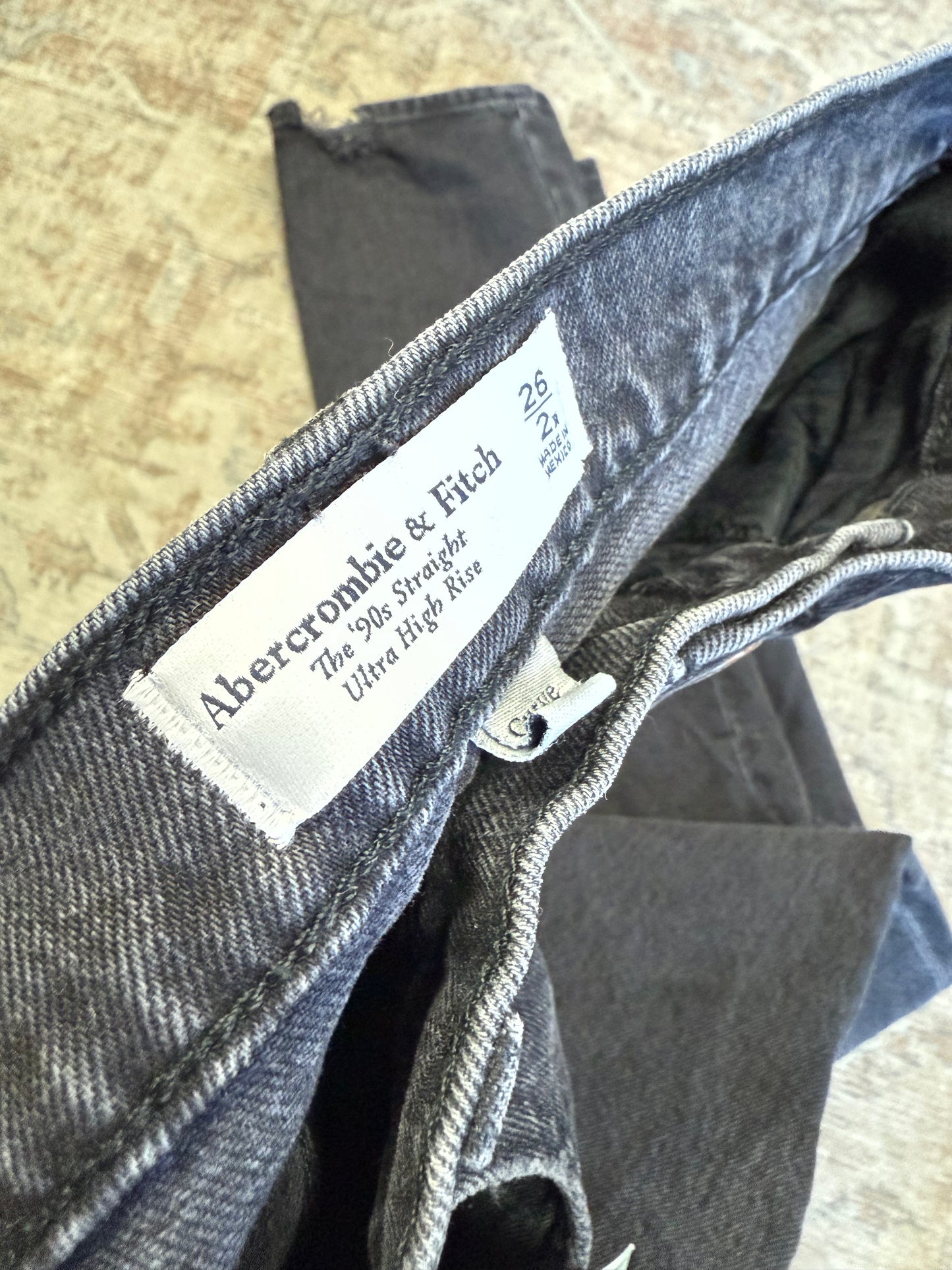 Abercrombie ‘90s Straight Ultra HR Jeans (26x30)