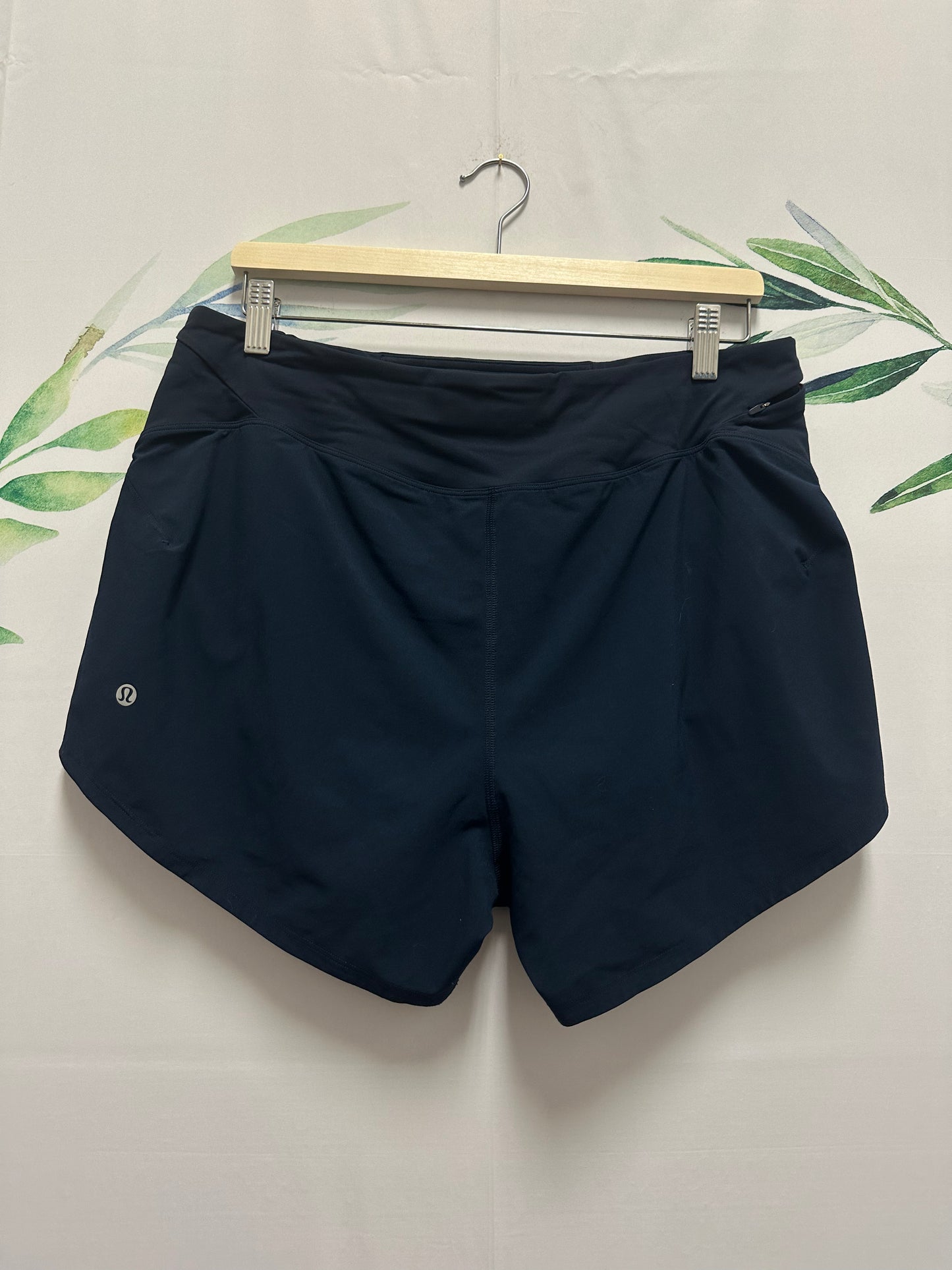 Lululemon Essential Running HR Shorts 4” (10)