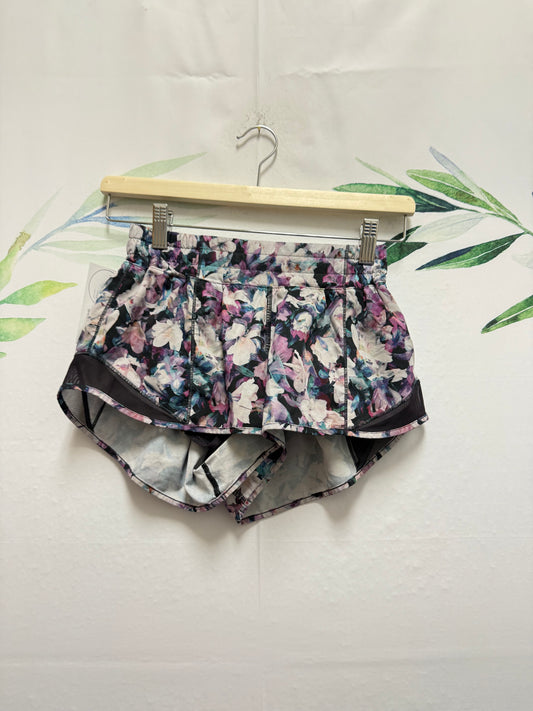 Lululemon Hotty Hot LR Short 2.5” (4)