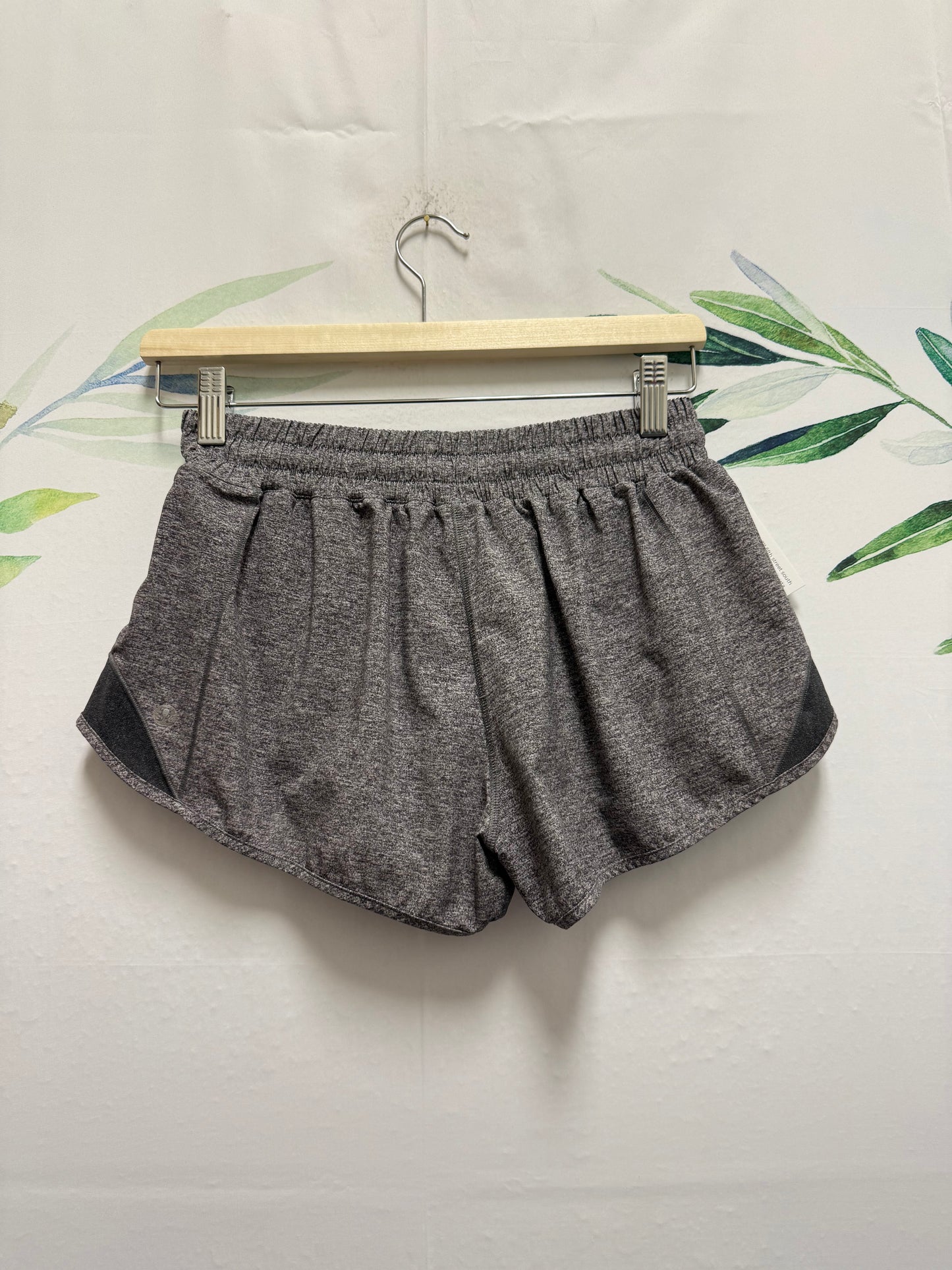 Lululemon Hotty Hot LR Short 2.5” (6)