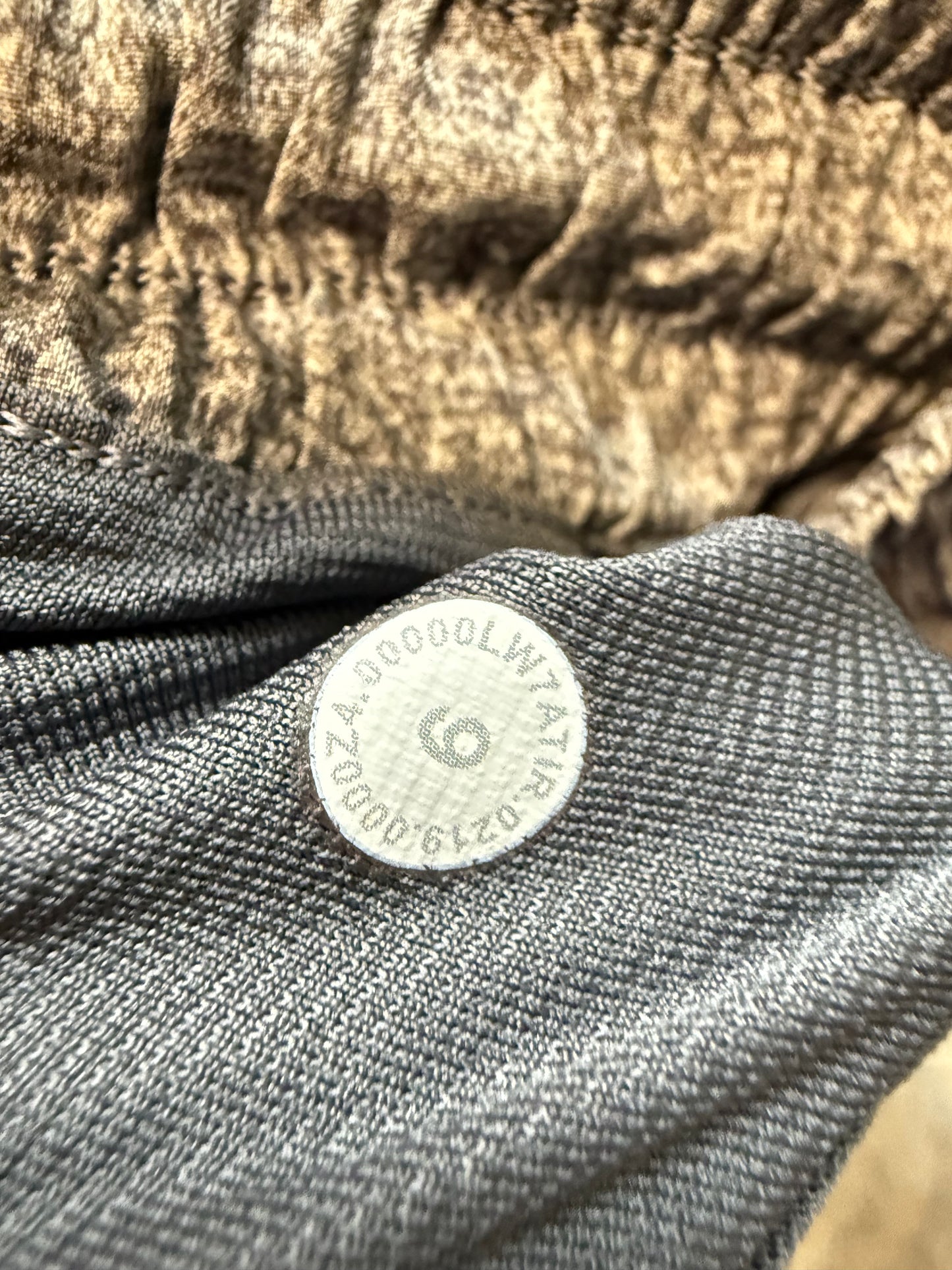 Lululemon Hotty Hot LR Short 2.5” (6)
