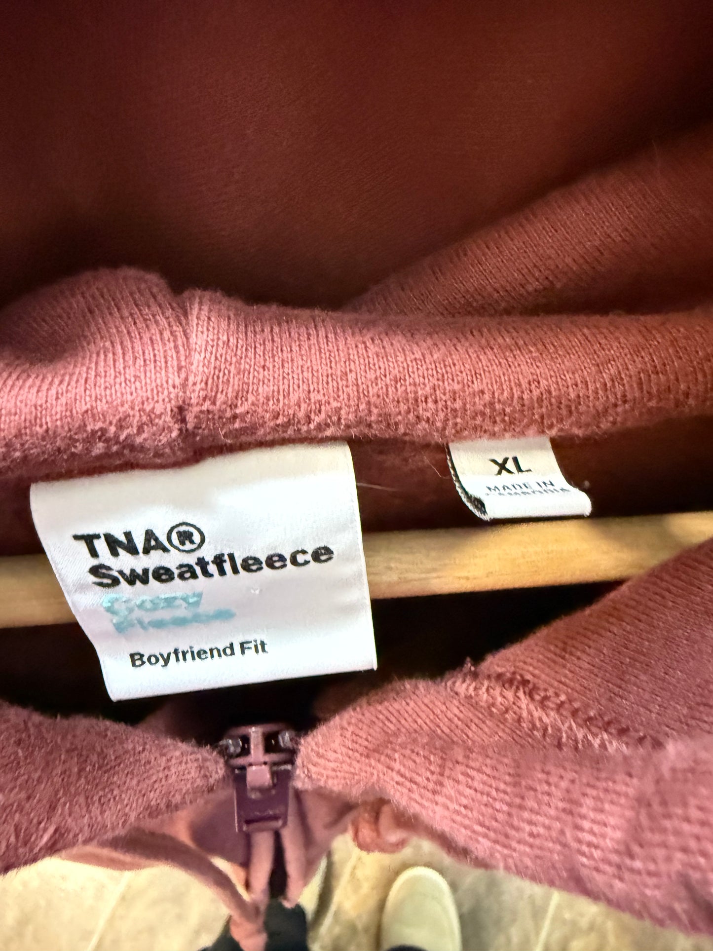 Aritzia TNA Cozyfleece Boyfriend Short Zip Up Hoodie (XL)