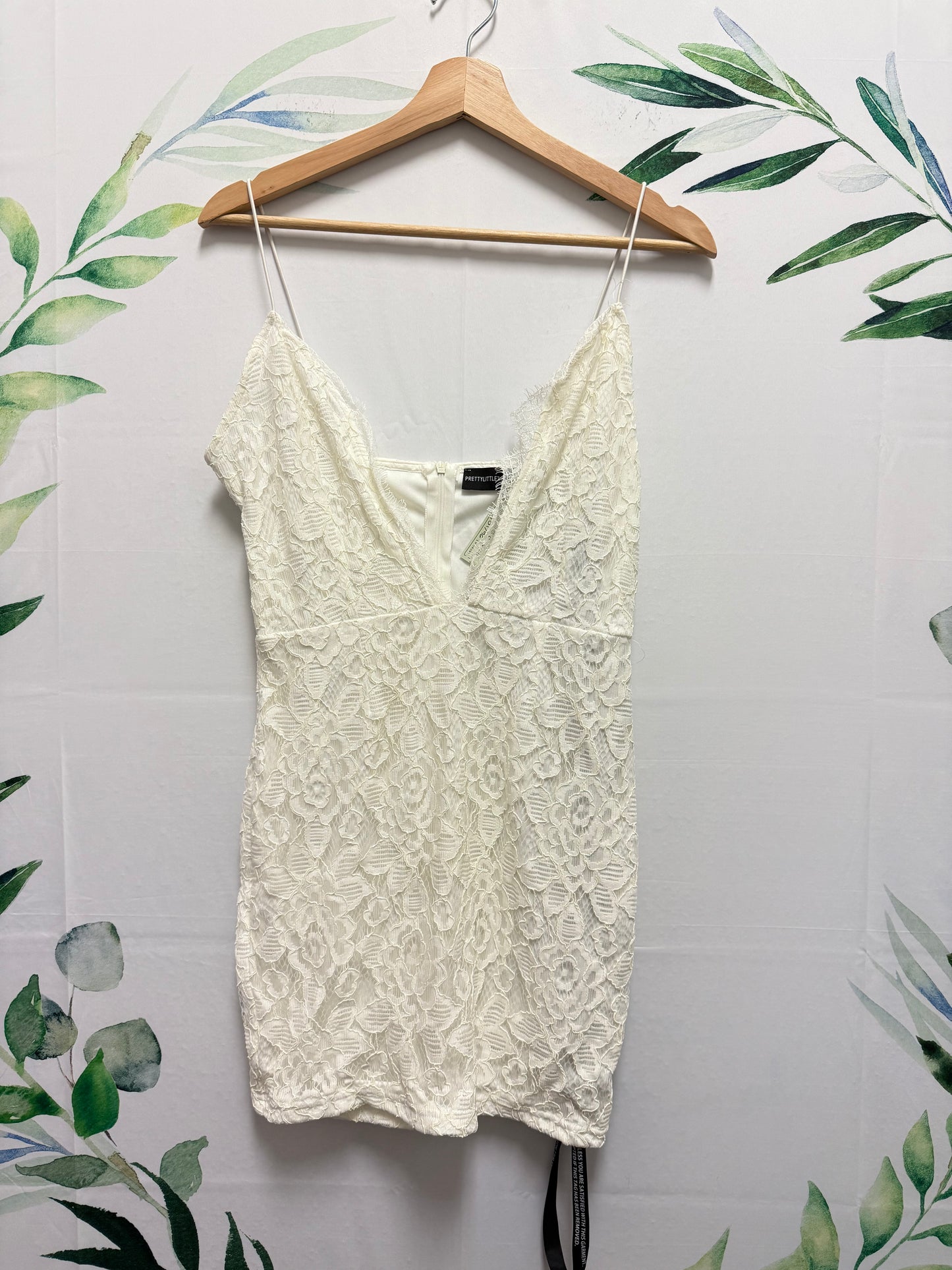 Pretty Little Thing Bodycon Plunge Mini Dress (4)