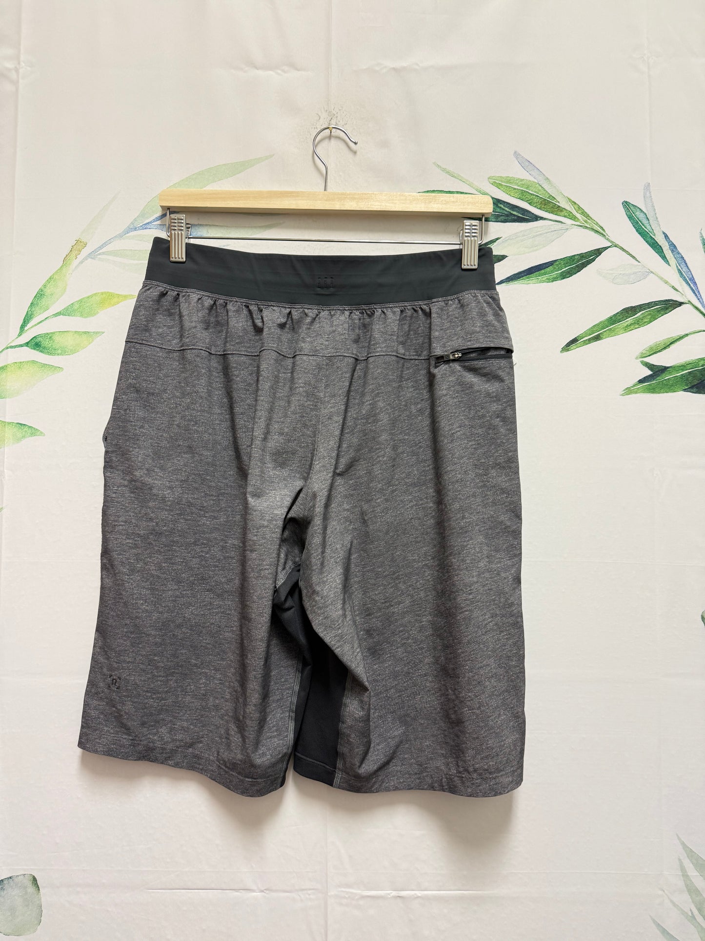 Lululemon THE Linerless Short 11” (M)
