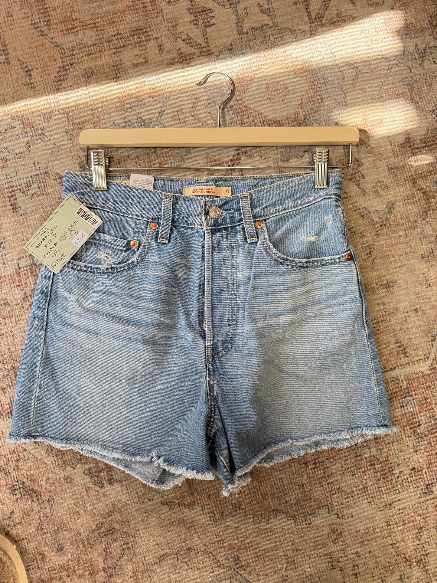 Levi’s Ribcage HR Shorts (27)