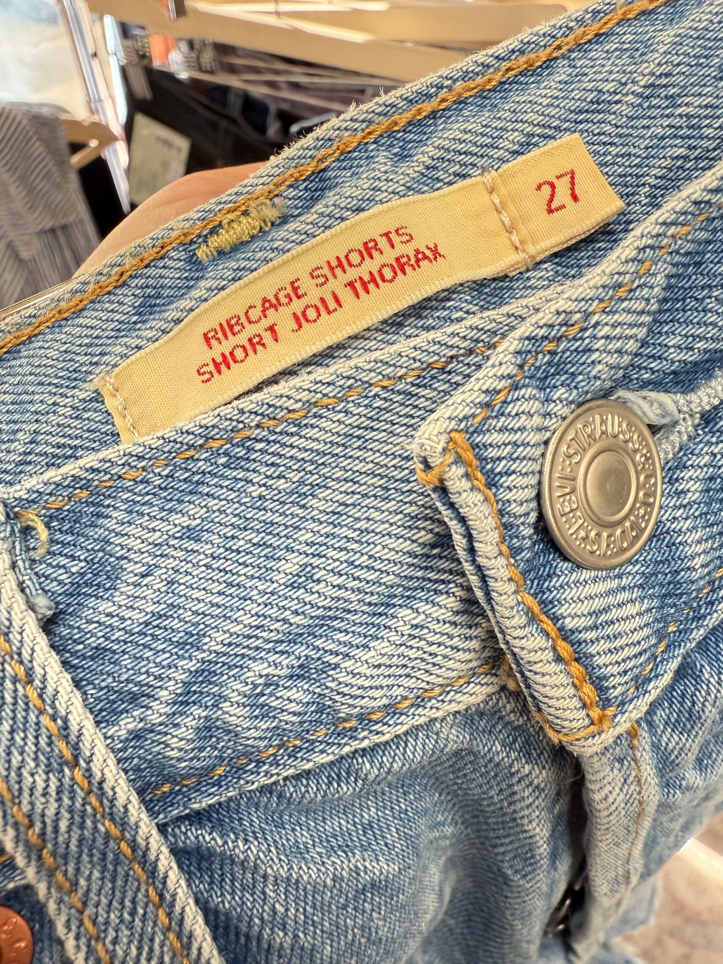 Levi’s Ribcage HR Shorts (27)