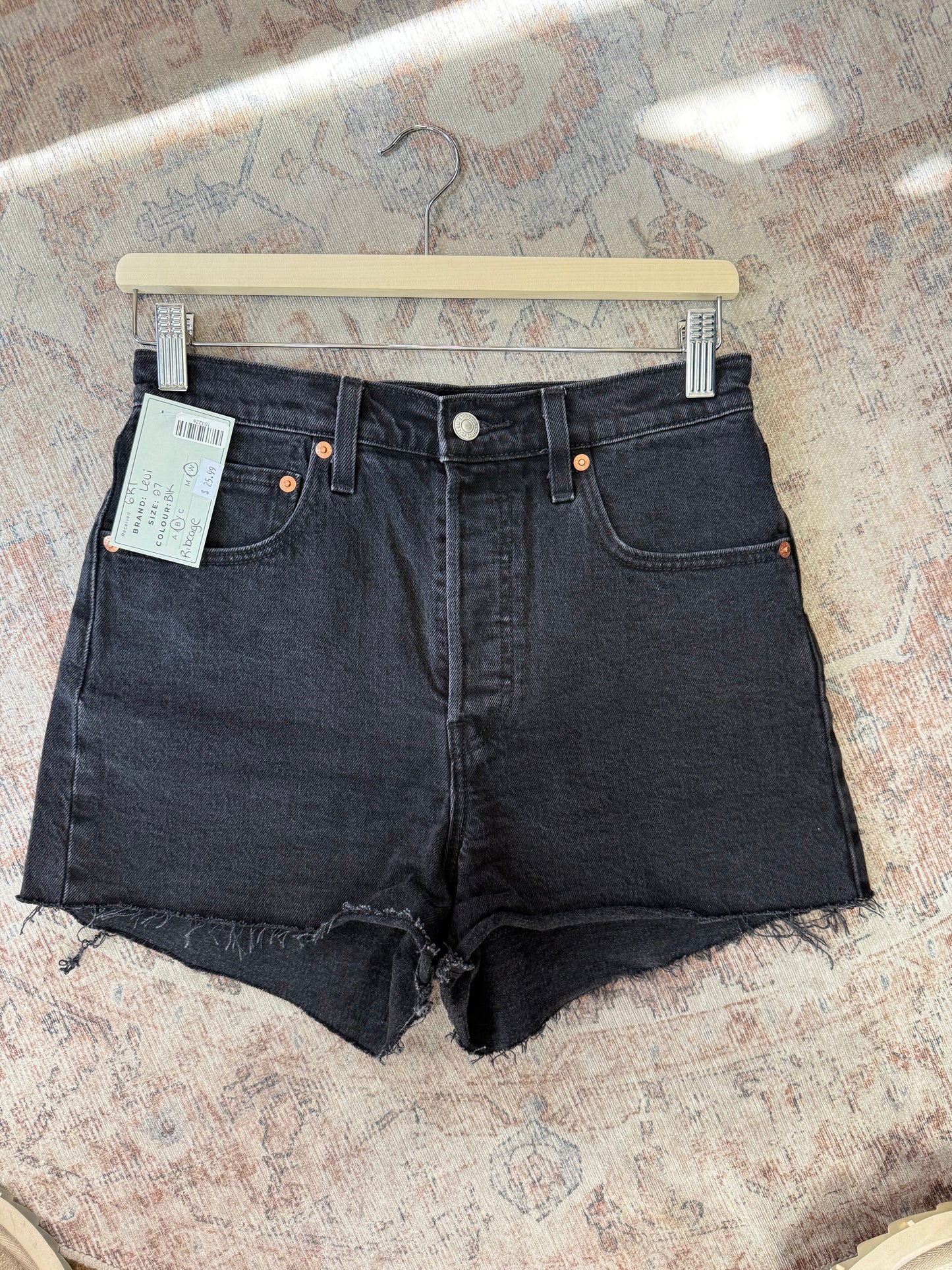 Levi’s Ribcage HR Shorts (27)