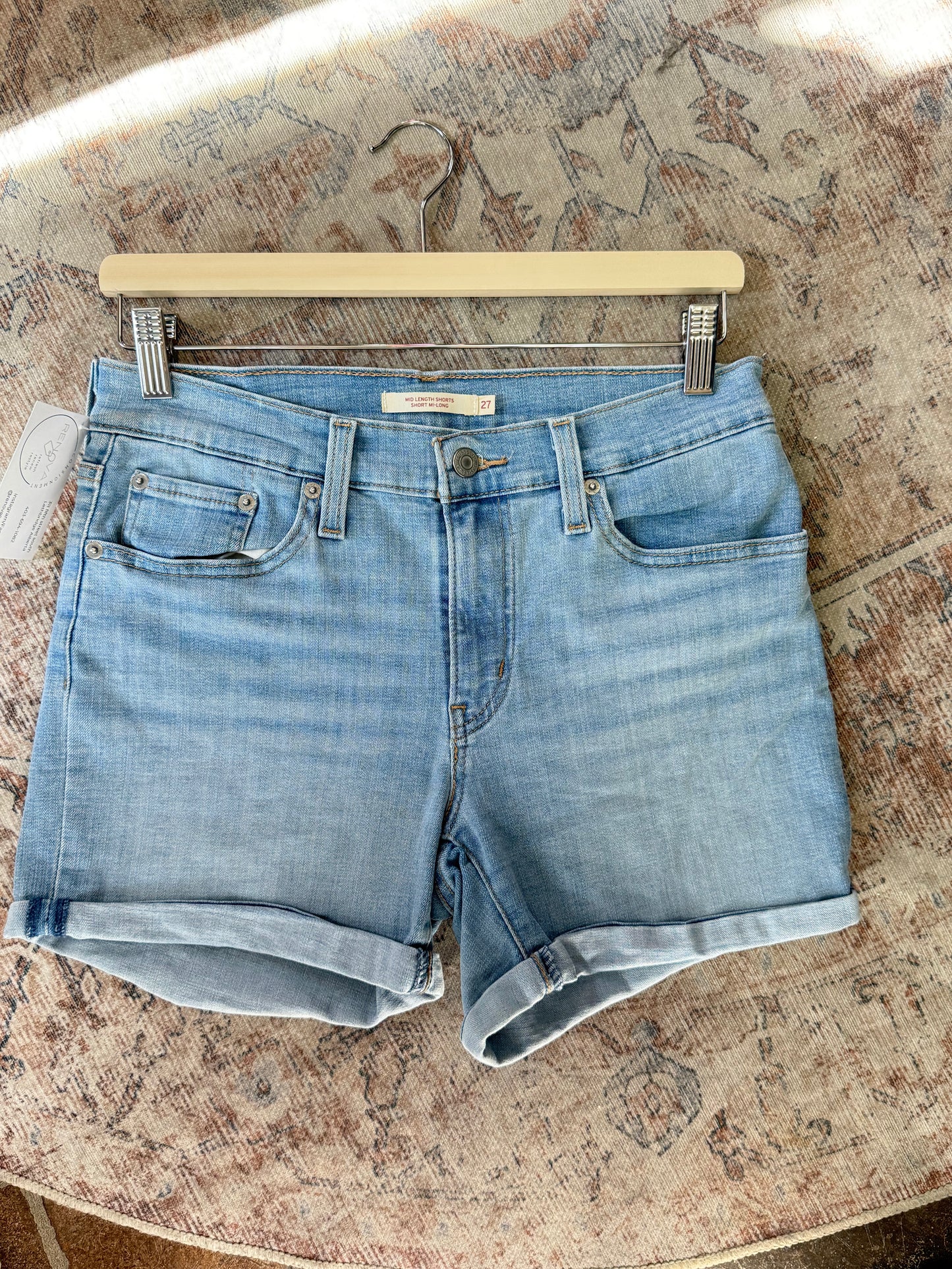 Levi’s Mid Length Shorts (27)