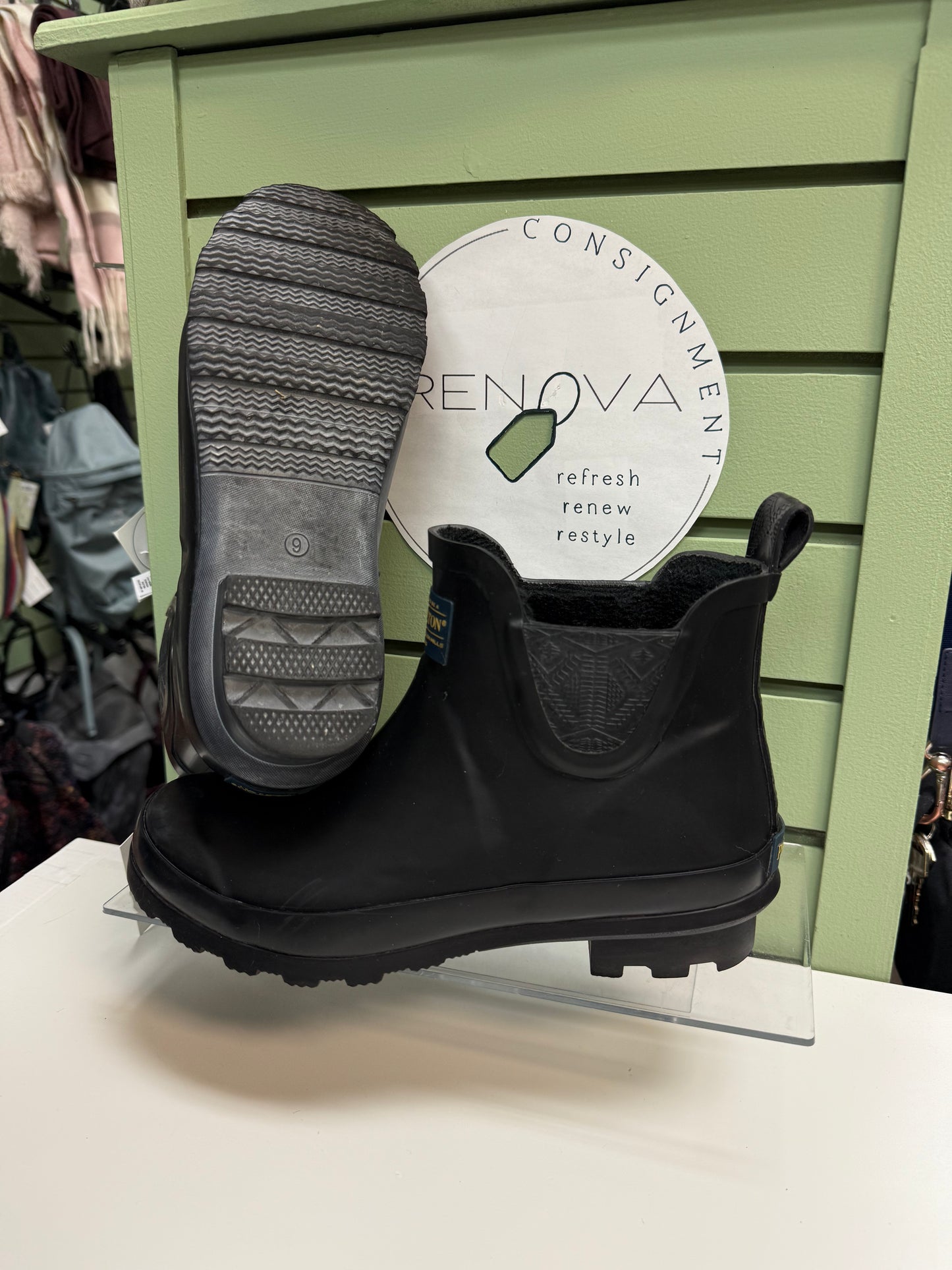 Pendleton Lined Chelsea Boots (Womens 9)