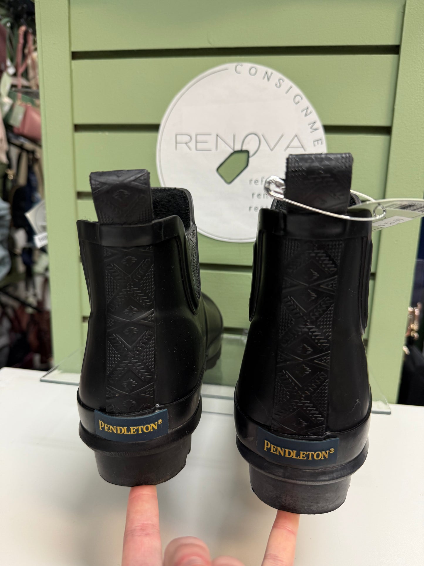 Pendleton Lined Chelsea Boots (Womens 9)