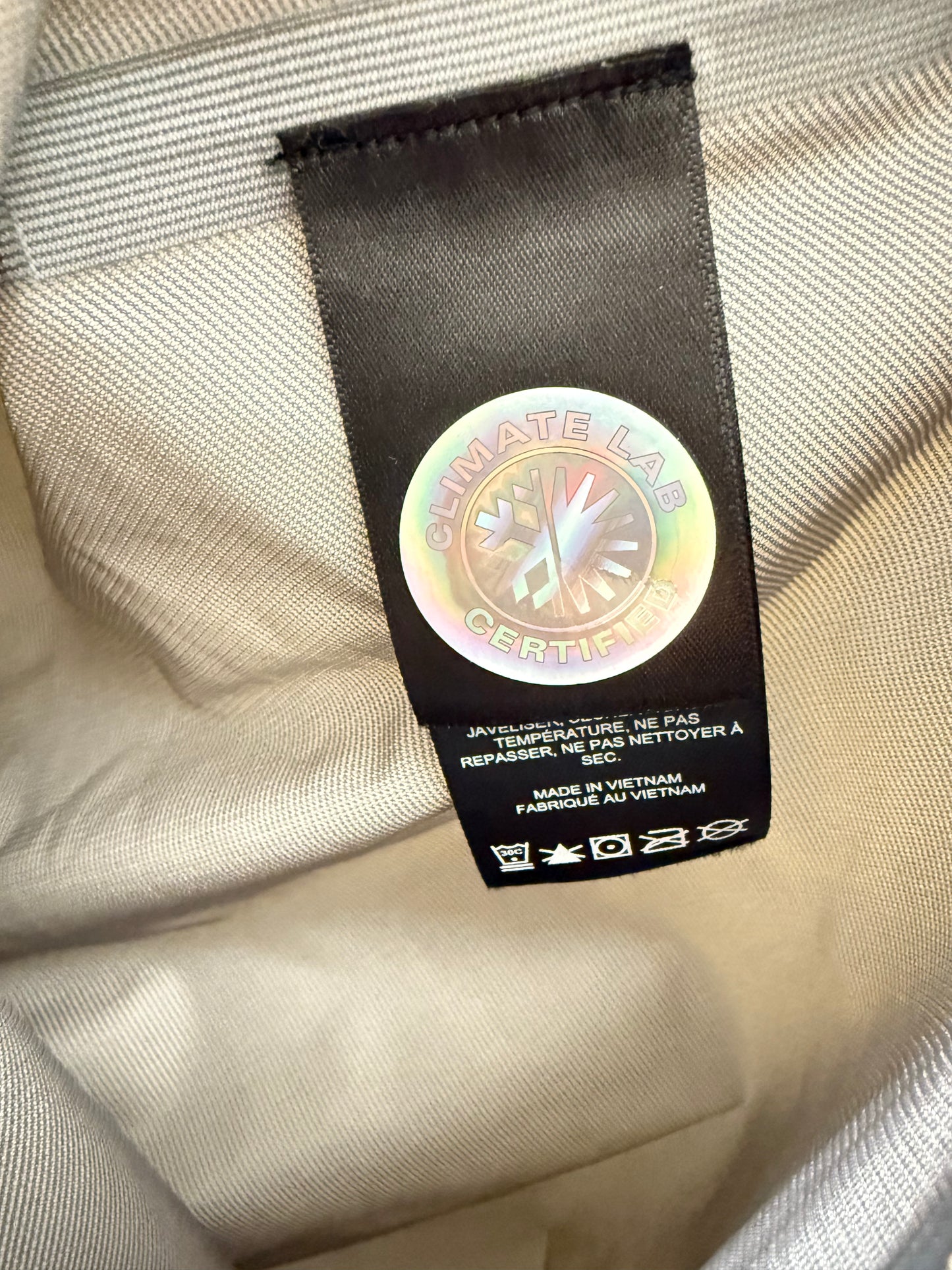 Aritzia TNA Shield Waterproof Shell Pant 30” (M)