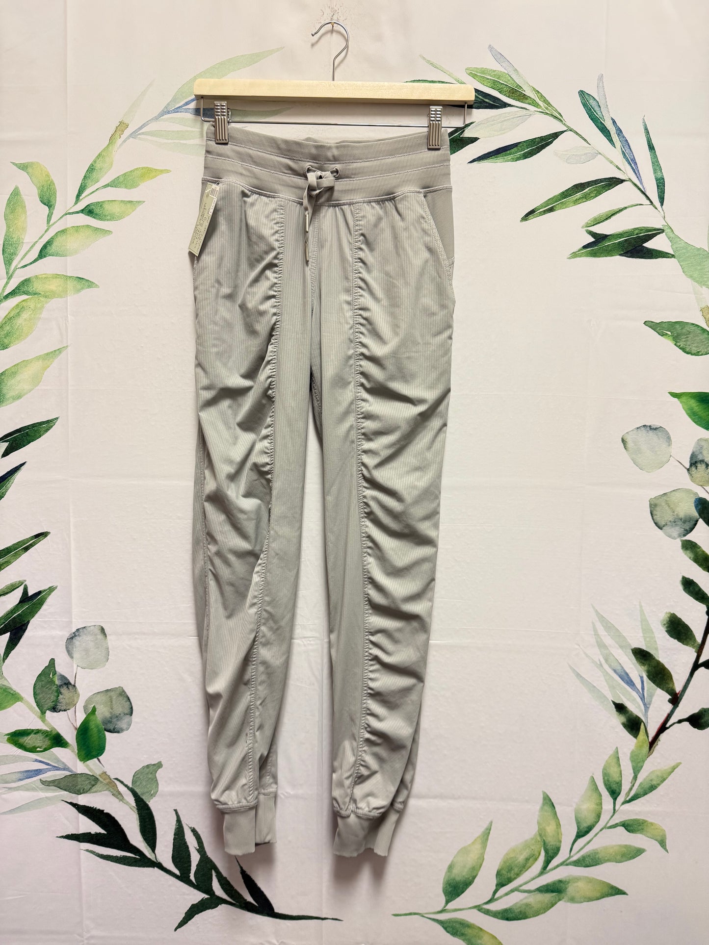 Lululemon Dance Studio MR Jogger 28” (2)