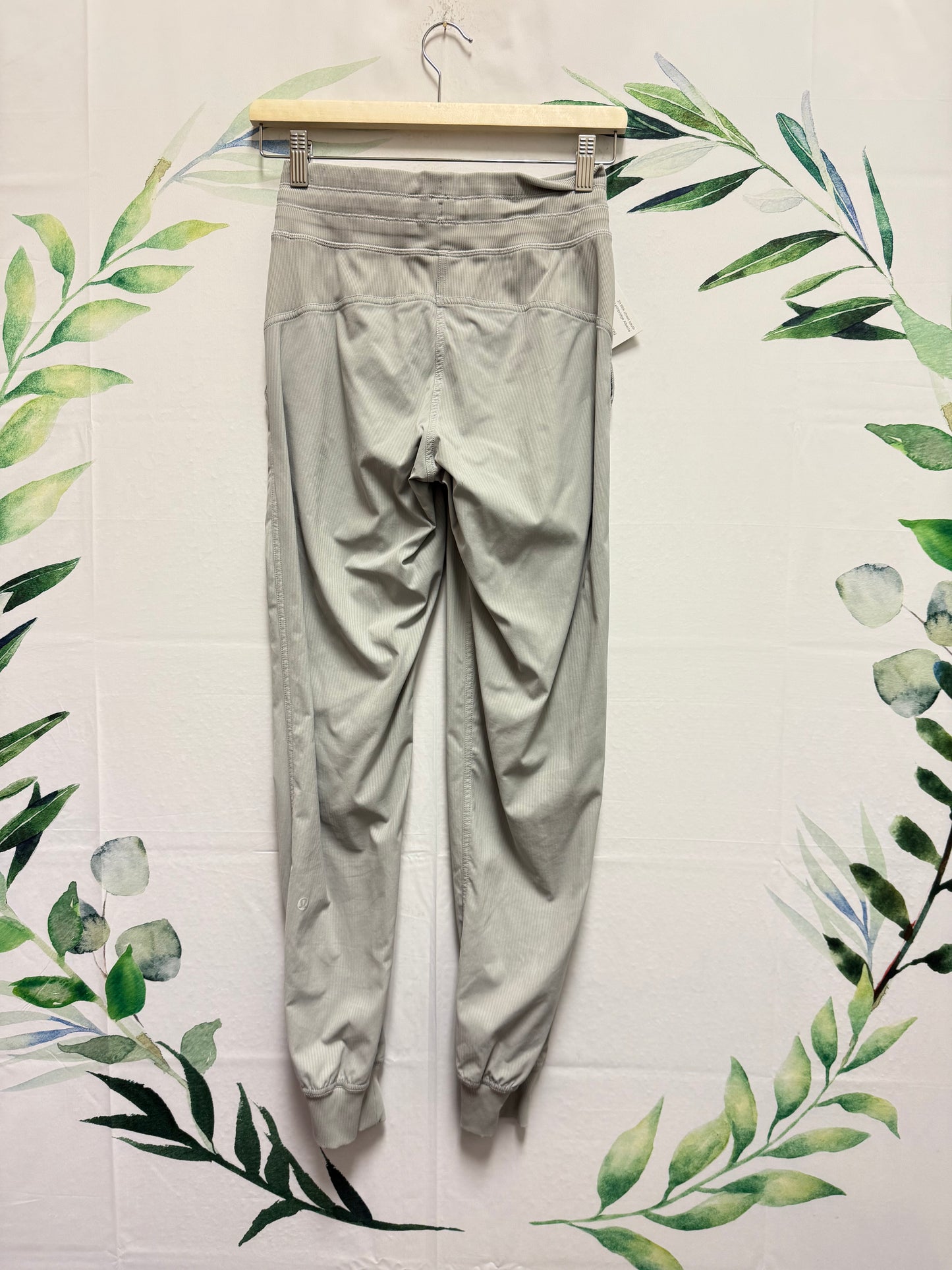 Lululemon Dance Studio MR Jogger 28” (2)
