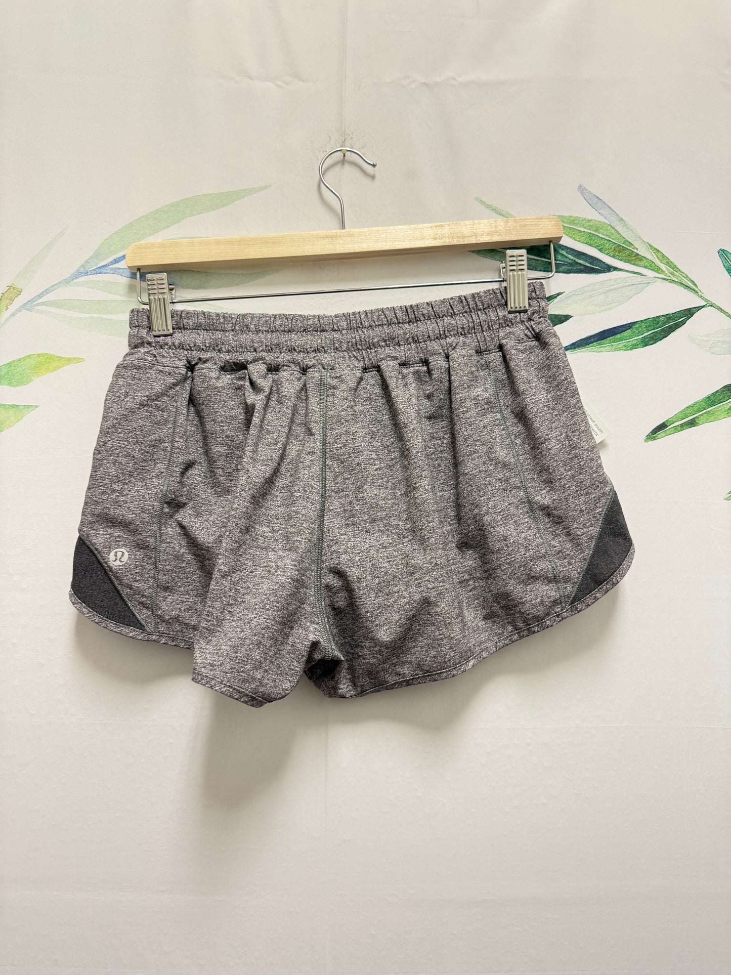 Lululemon Hotty Hot LR Short 2.5” (8)
