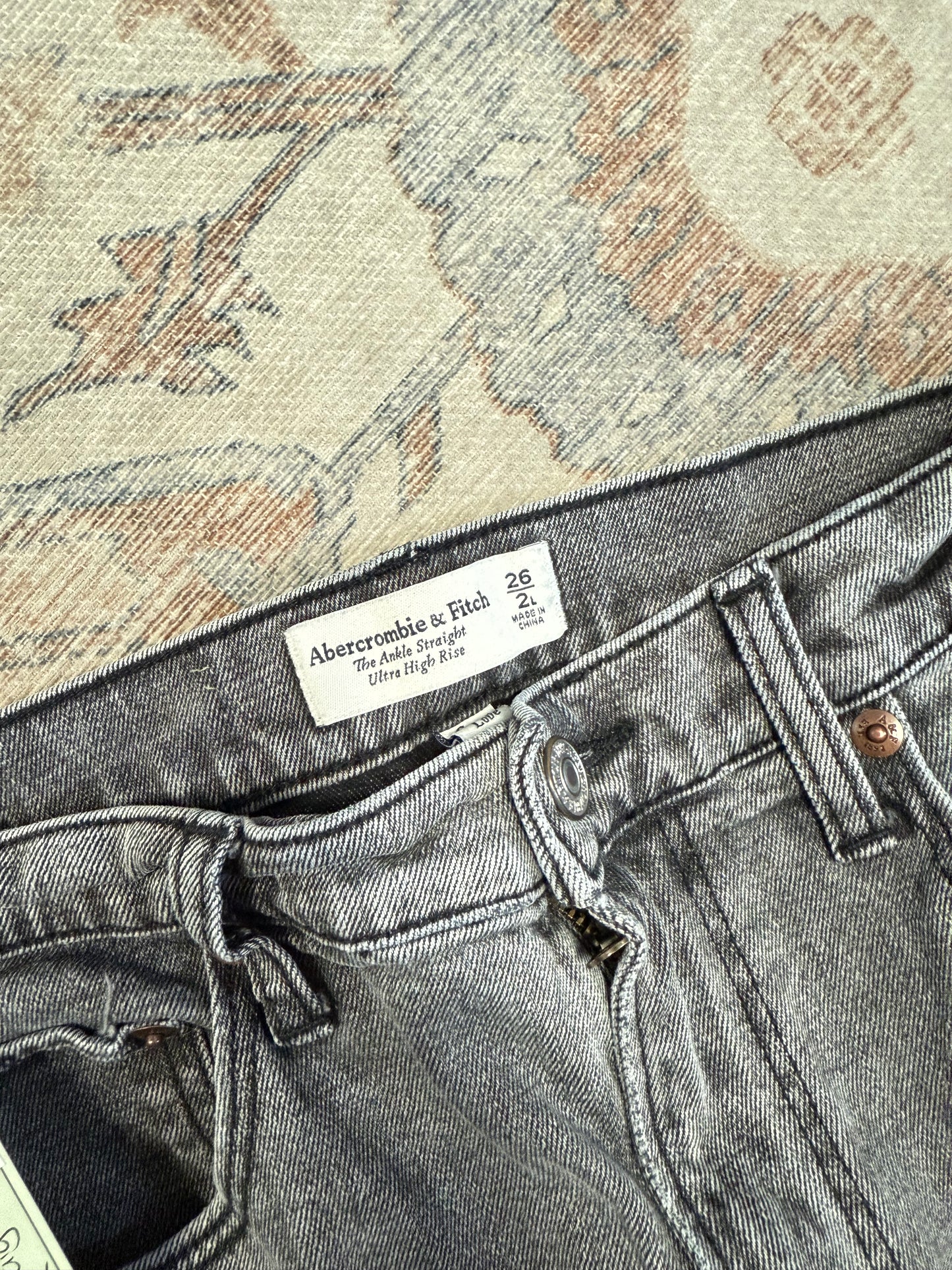 Abercrombie Ankle Straight Ultra HR Jeans (26x28)