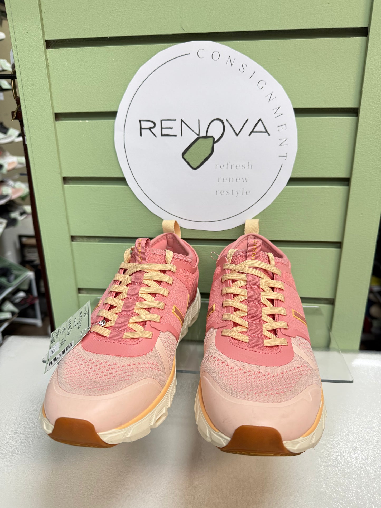 Vionic Captivate Runners (Womens 8)