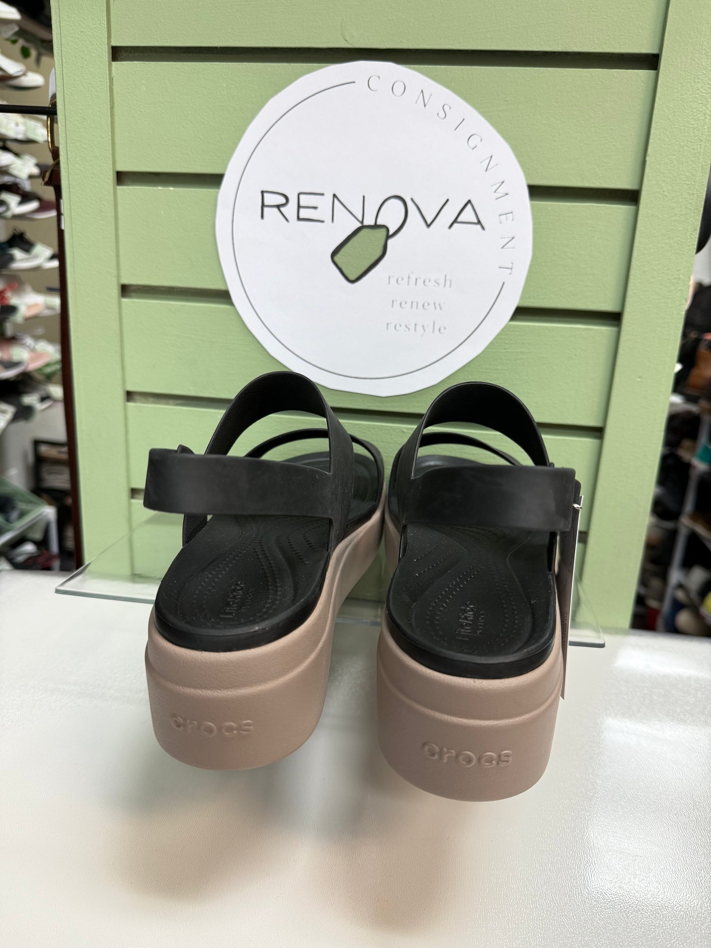 Crocs Brooklyn Low Wedge (Womens 11)