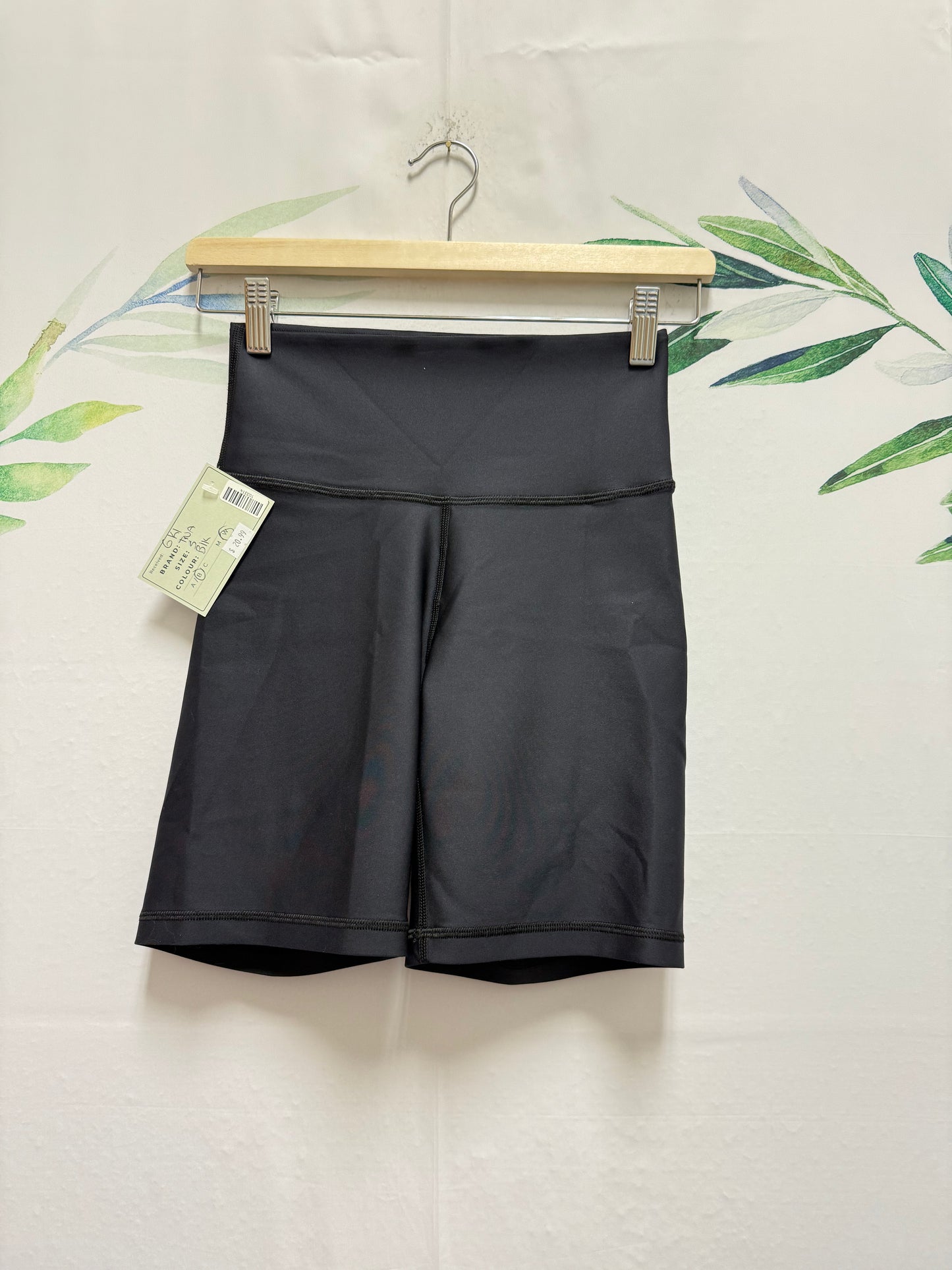 Aritzia TNA Gloss Atmosphere HR Short 7” (S)