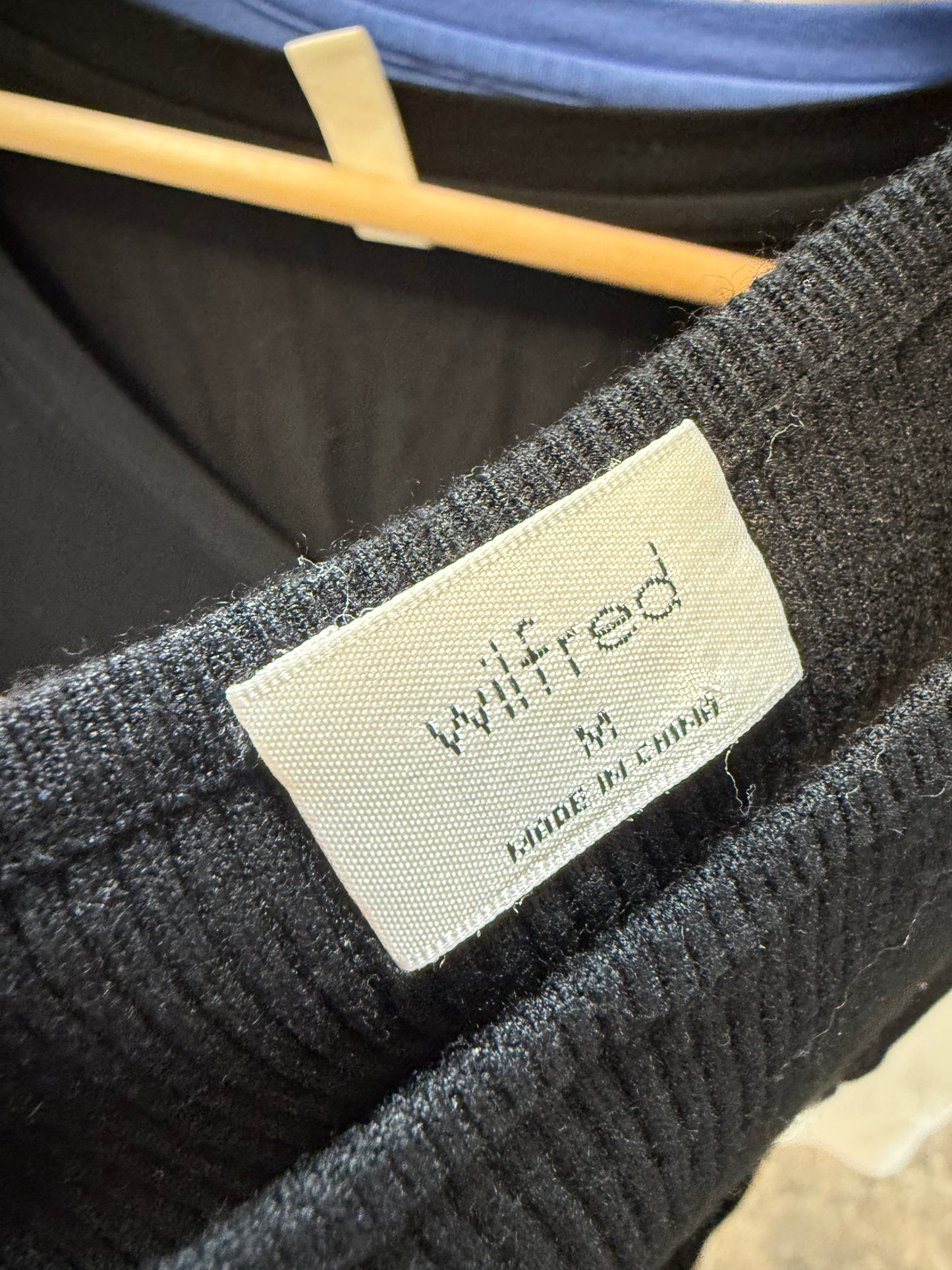 Aritzia Wilfred Cut Out Tee (M)