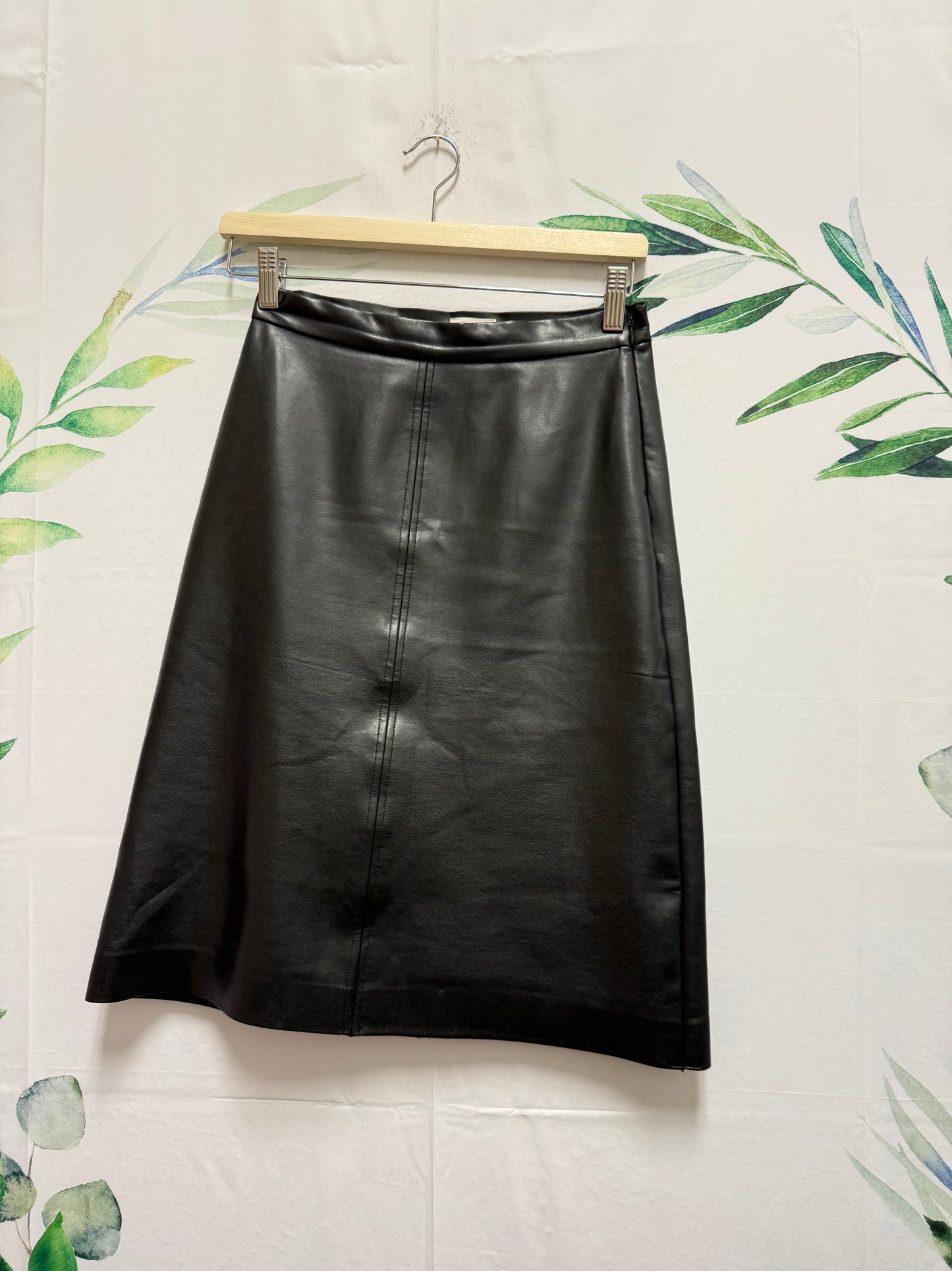 Aritzia Wilfred Pleather Skirt (2)