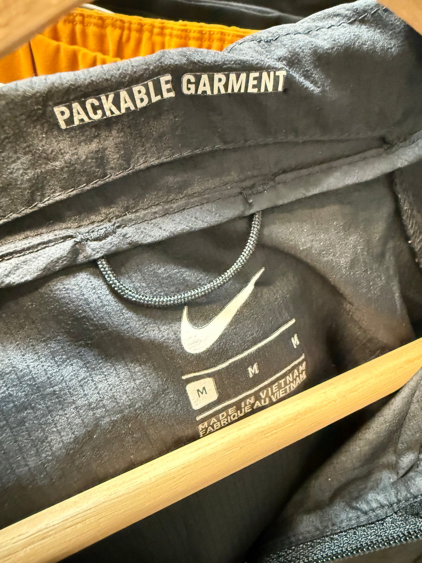 Nike Impossibly Light Packable Half Zip Windbreaker (M)