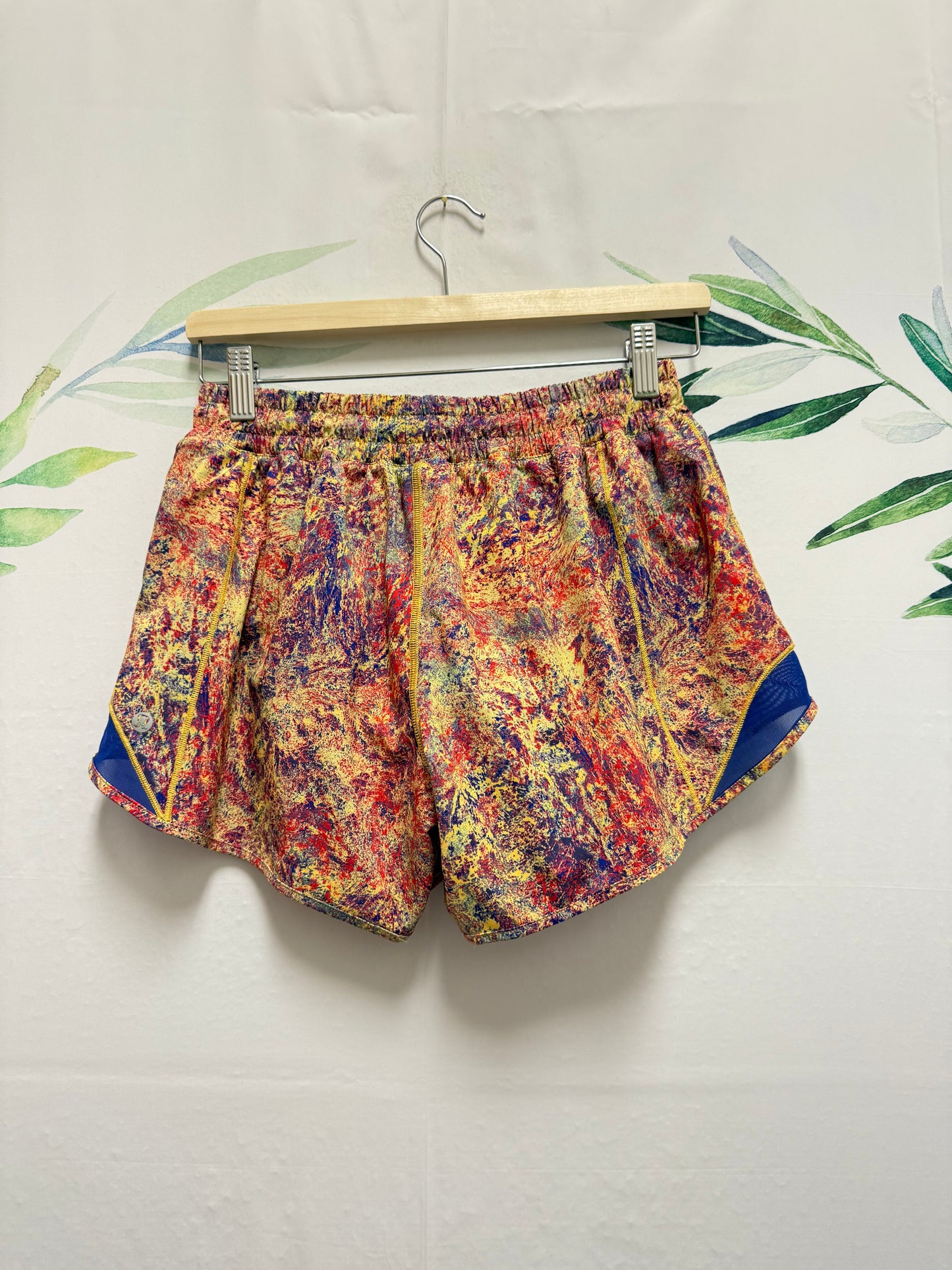 Lululemon Hotty Hot LR Short 4” (8)