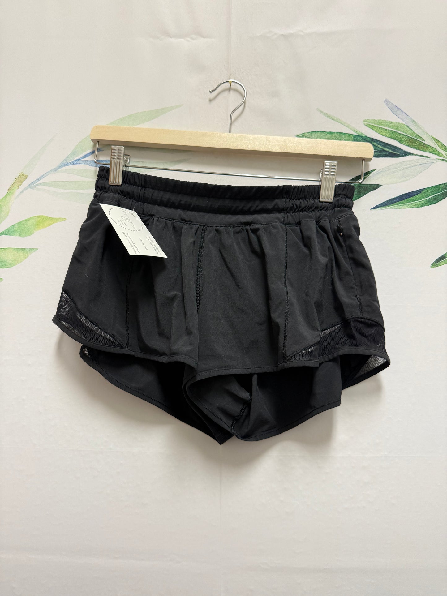 Lululemon Hotty Hot LR Short 2.5” (6)