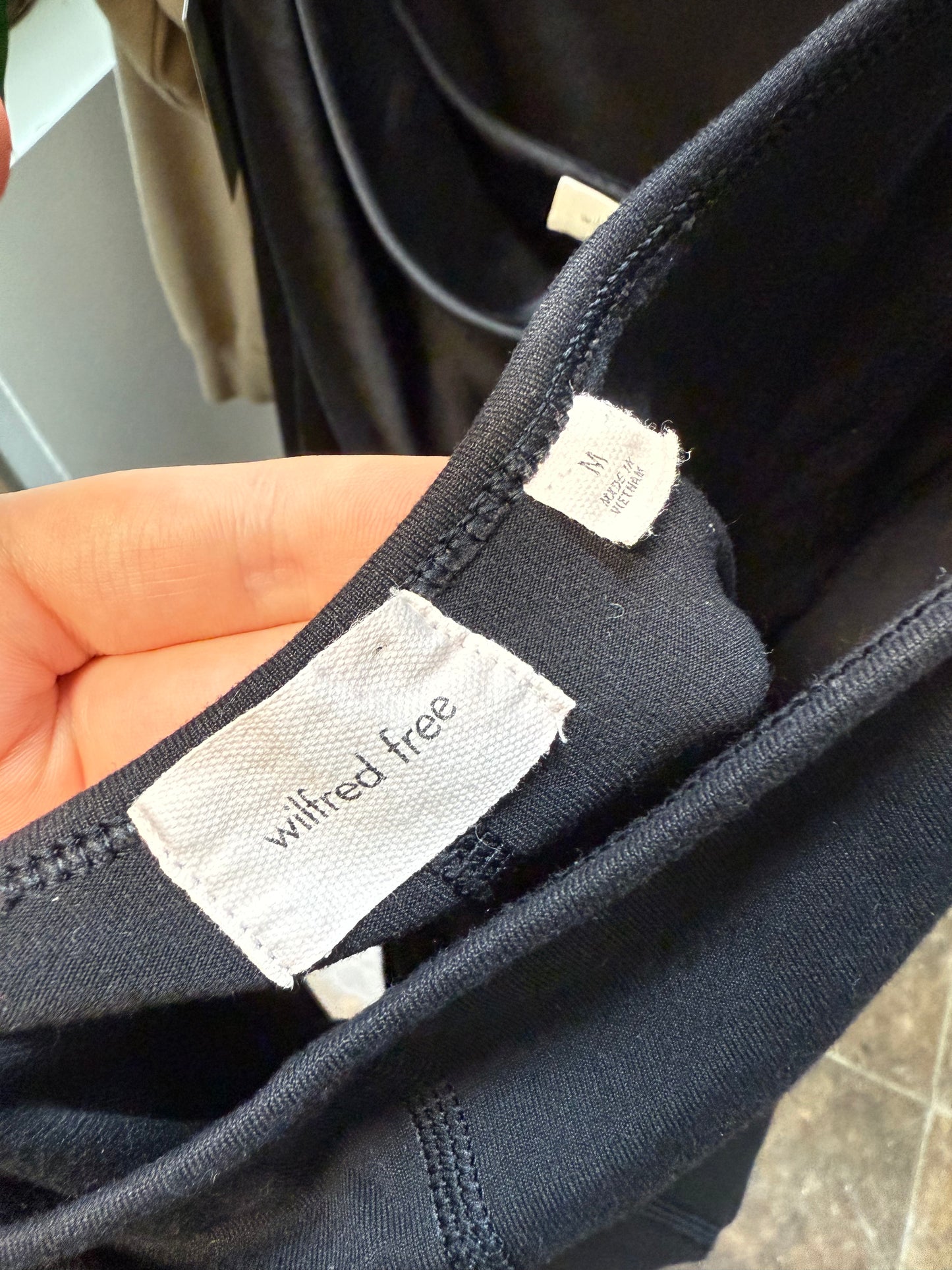 Aritzia Wilfred Freestyle Romper 7” (M)