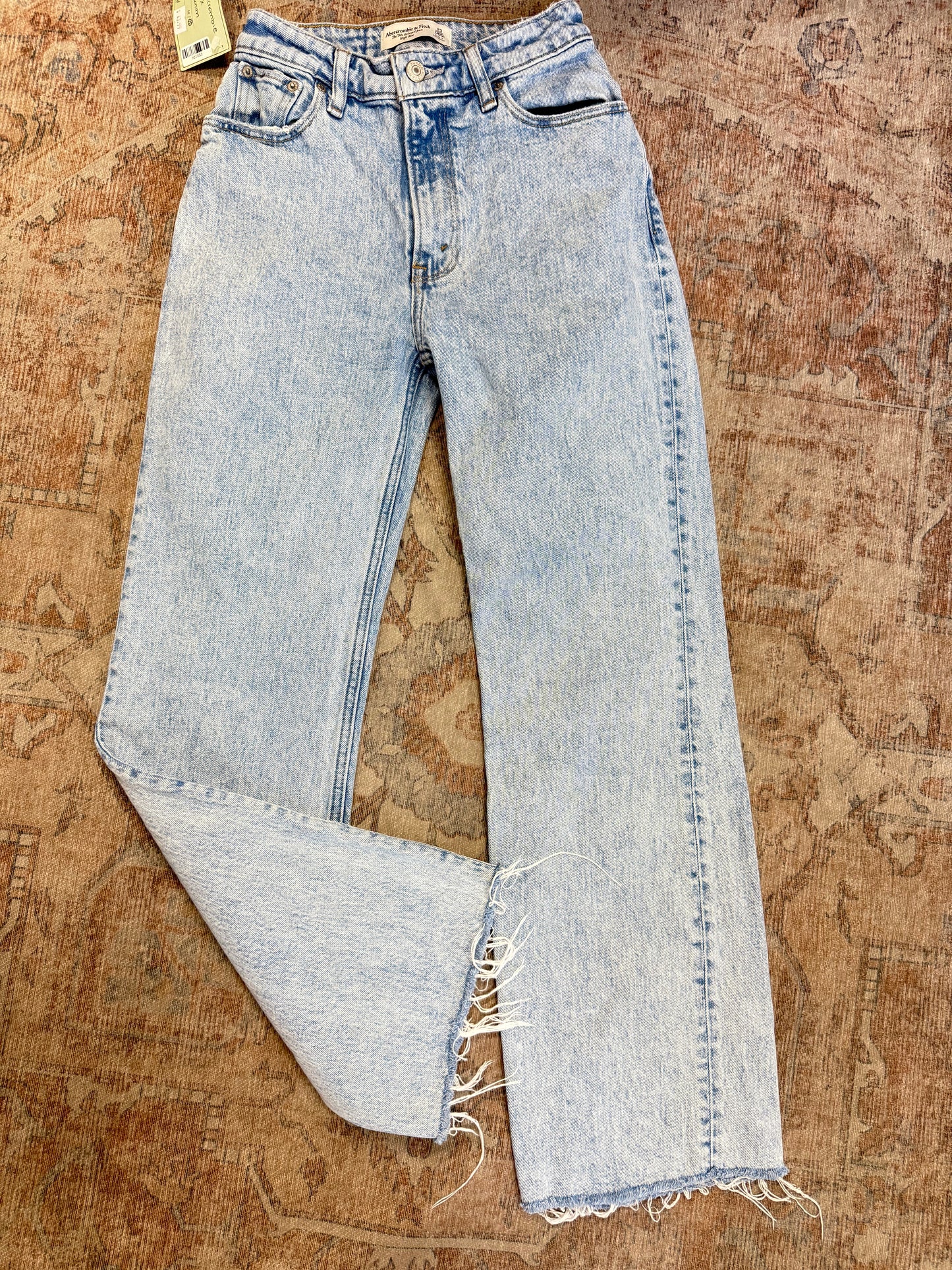 Abercrombie ‘90s Relaxed HR Jeans (23)