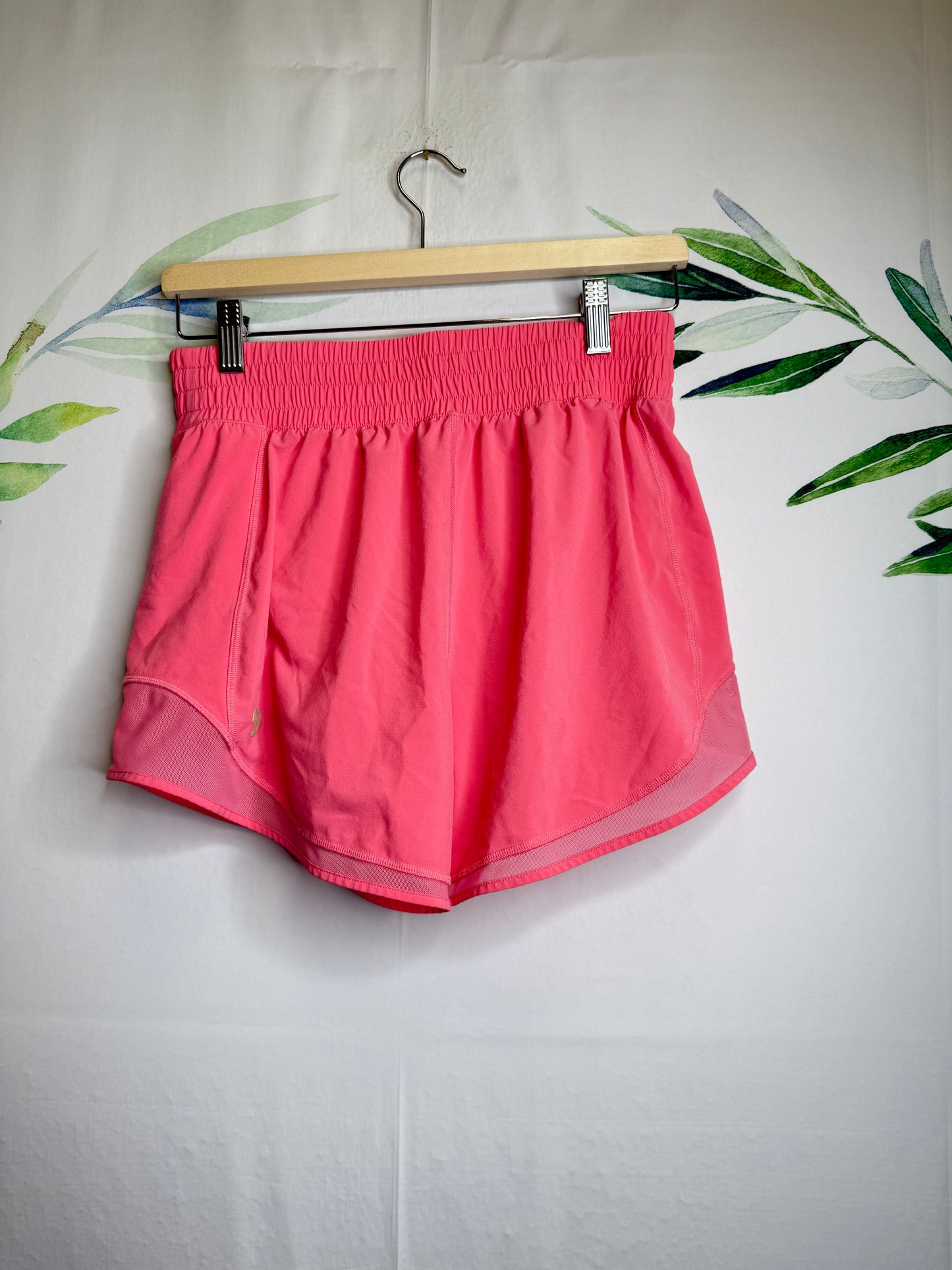 Aritzia Golden Legacy HR Short 2.5” (4)