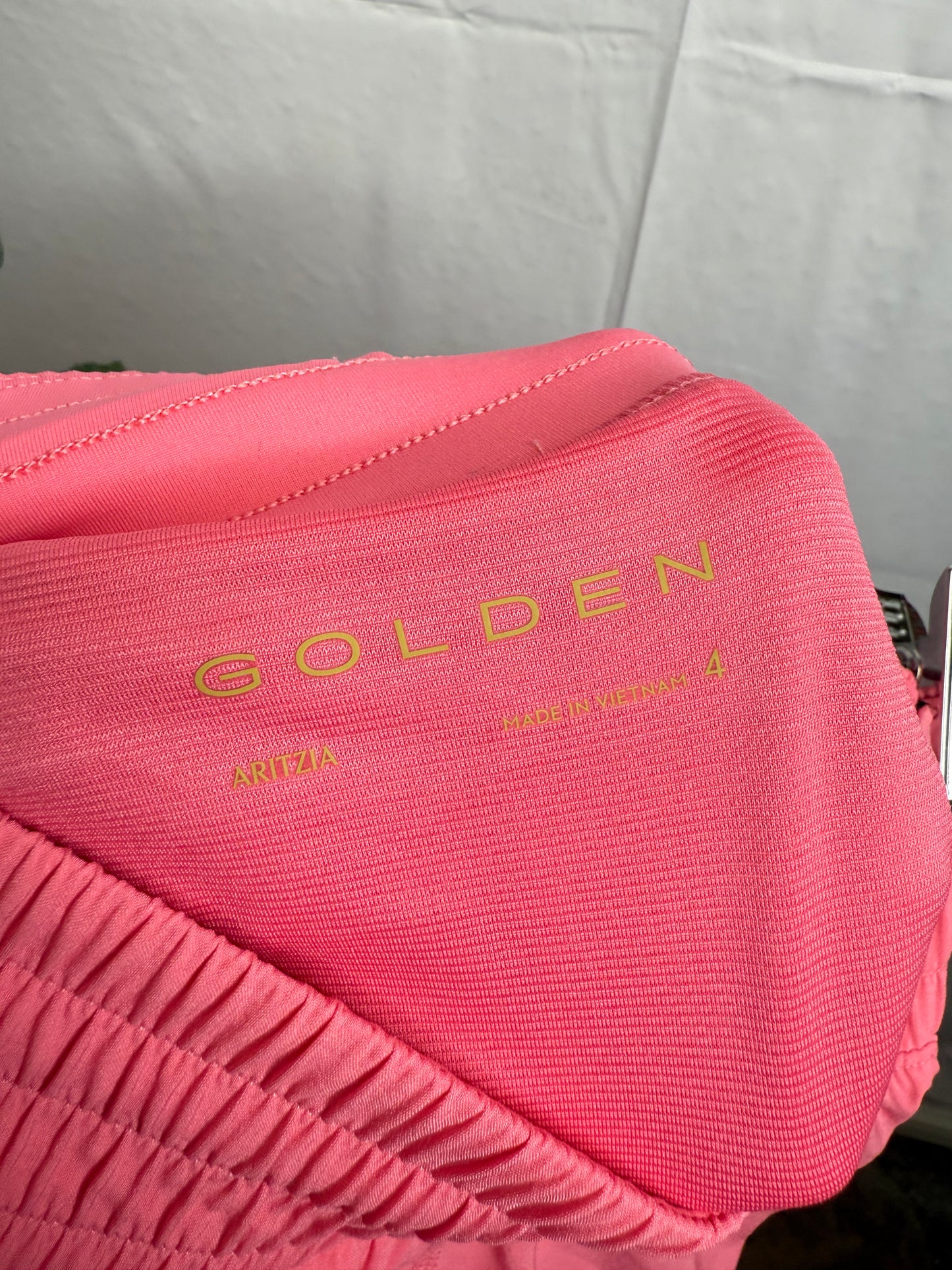 Aritzia Golden Legacy HR Short 2.5” (4)