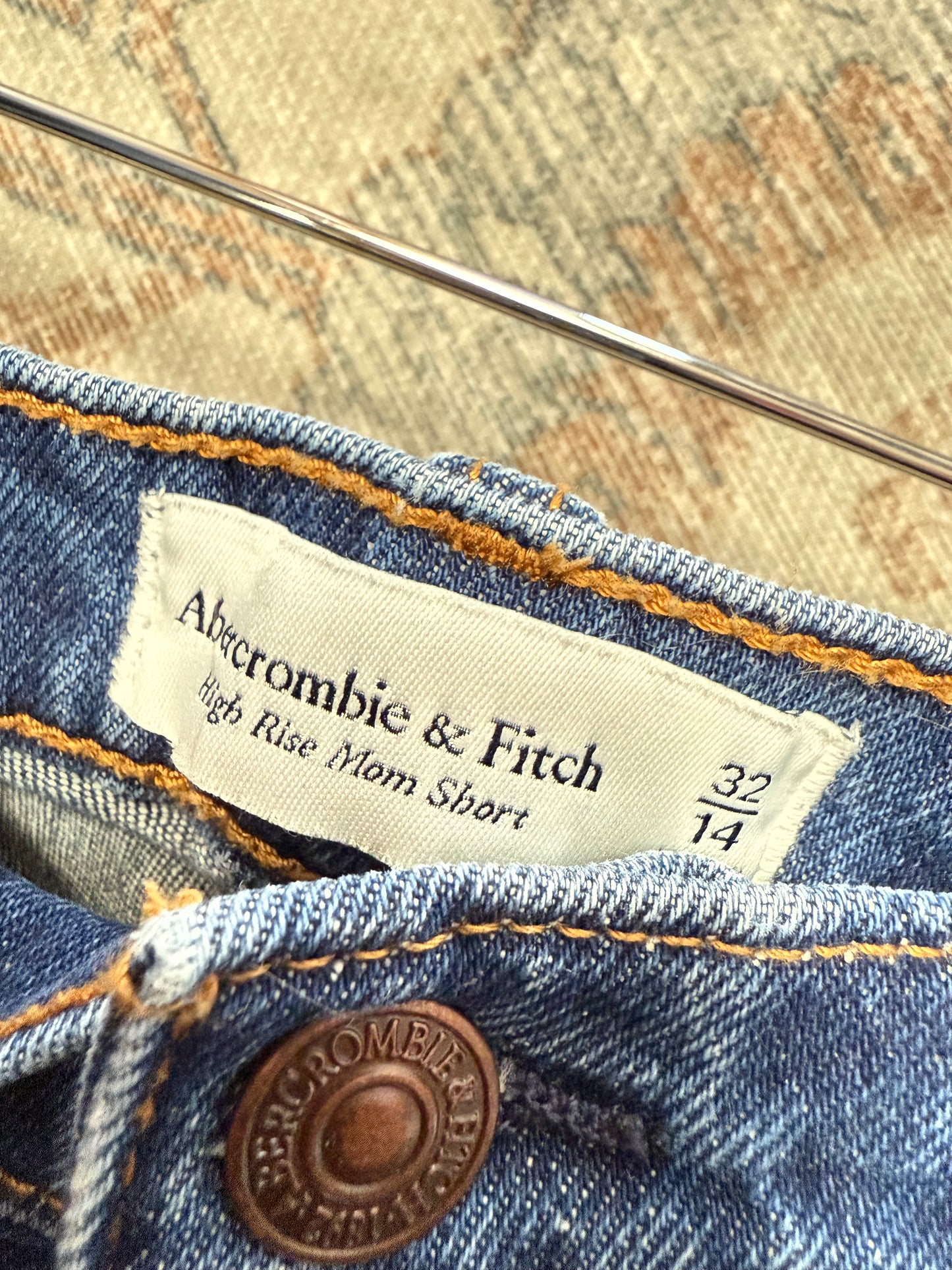 Abercrombie The Mom HR Shorts (32)
