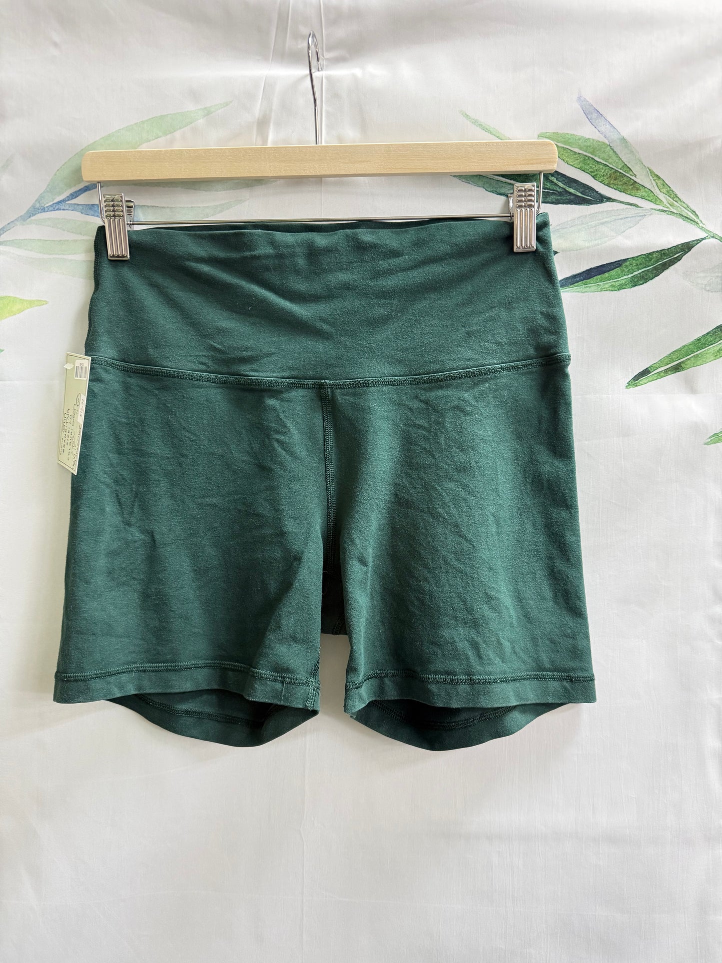 Aritzia TNA Hold it Atmosphere HR Short (L)