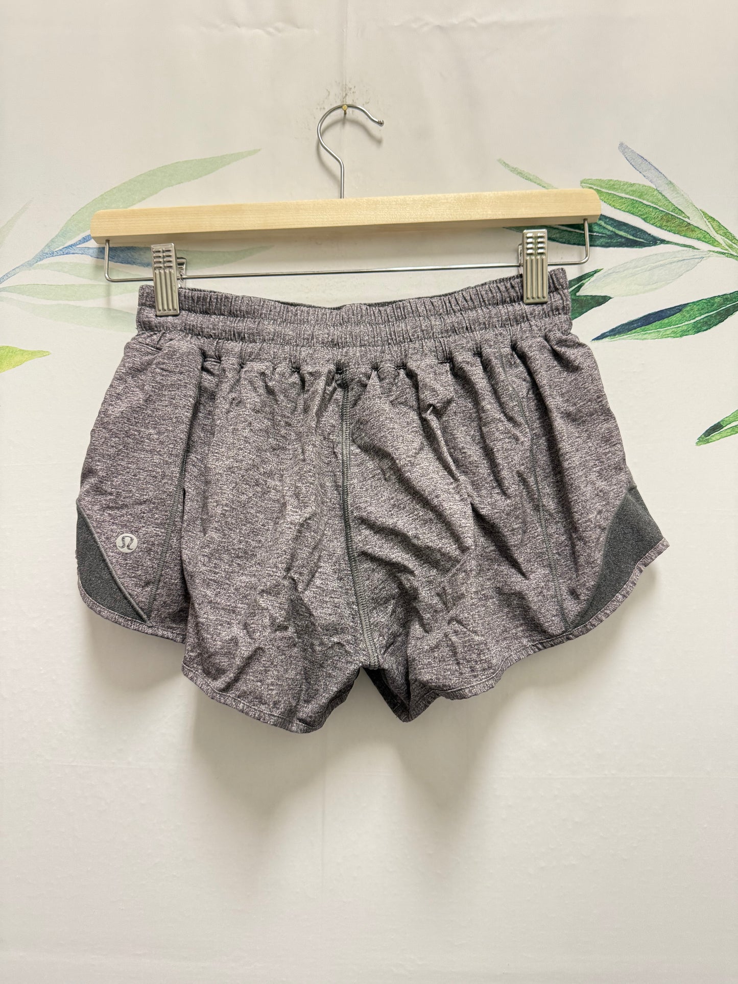 Lululemon Hotty Hot LR Short 2.5” (6)