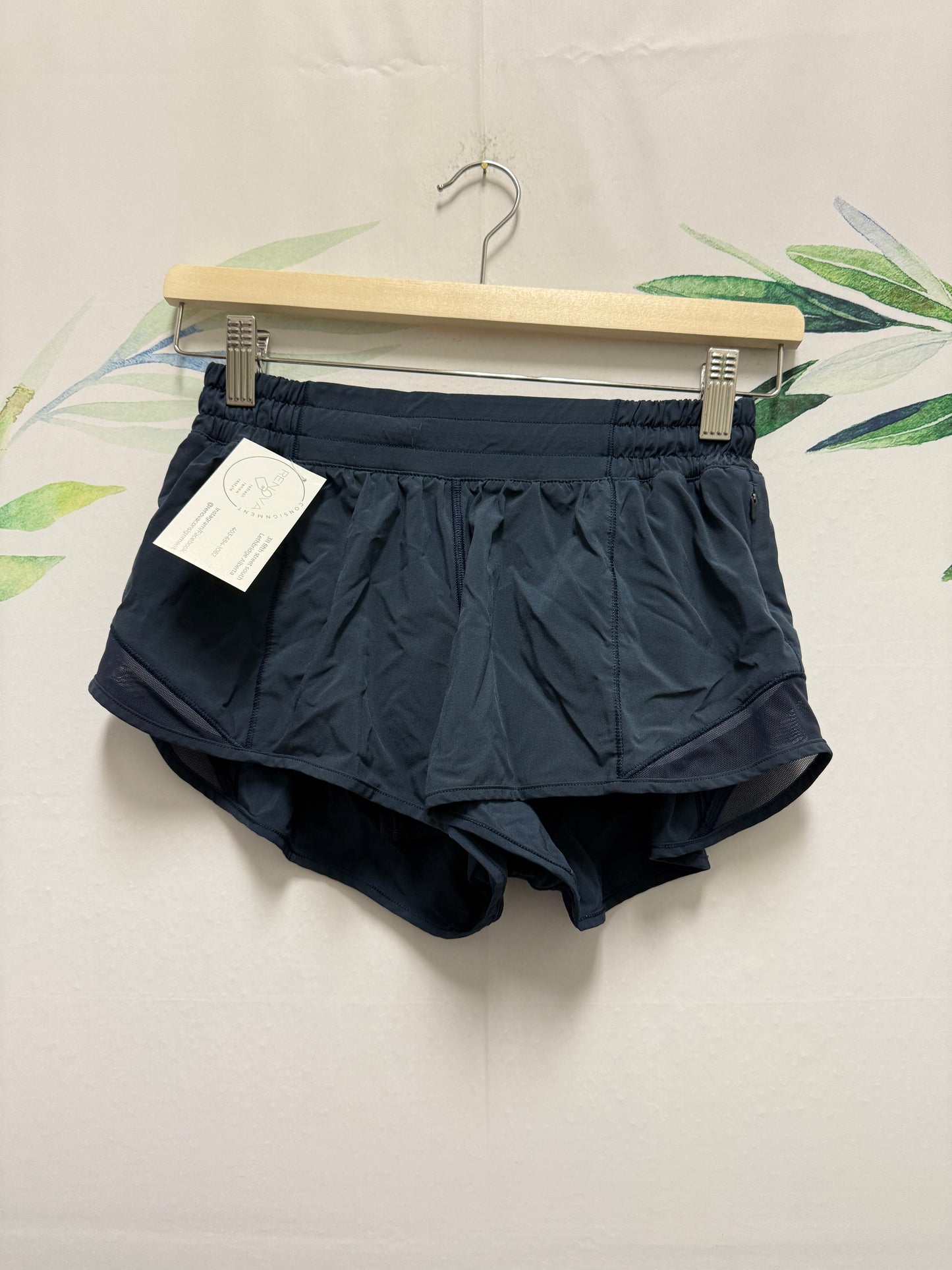 Lululemon Hotty Hot LR Short 2.5” (6)