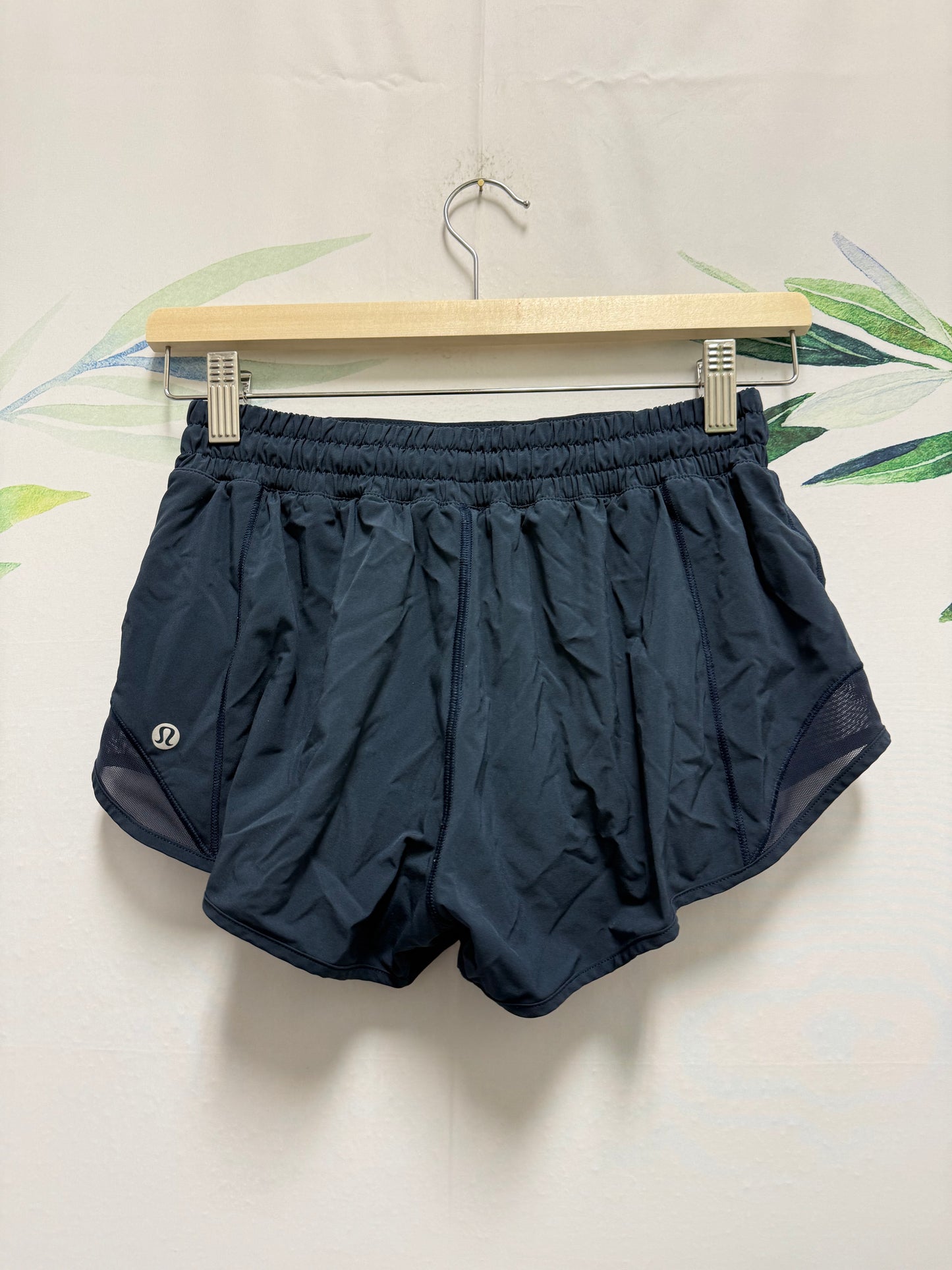Lululemon Hotty Hot LR Short 2.5” (6)