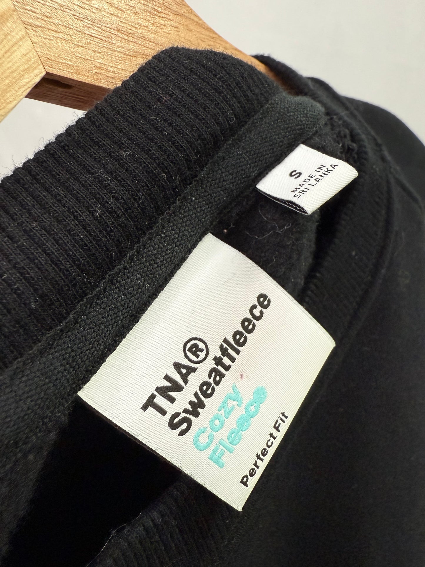 Aritzia TNA Cozyfleece Perfect Cropped Crewneck (S)