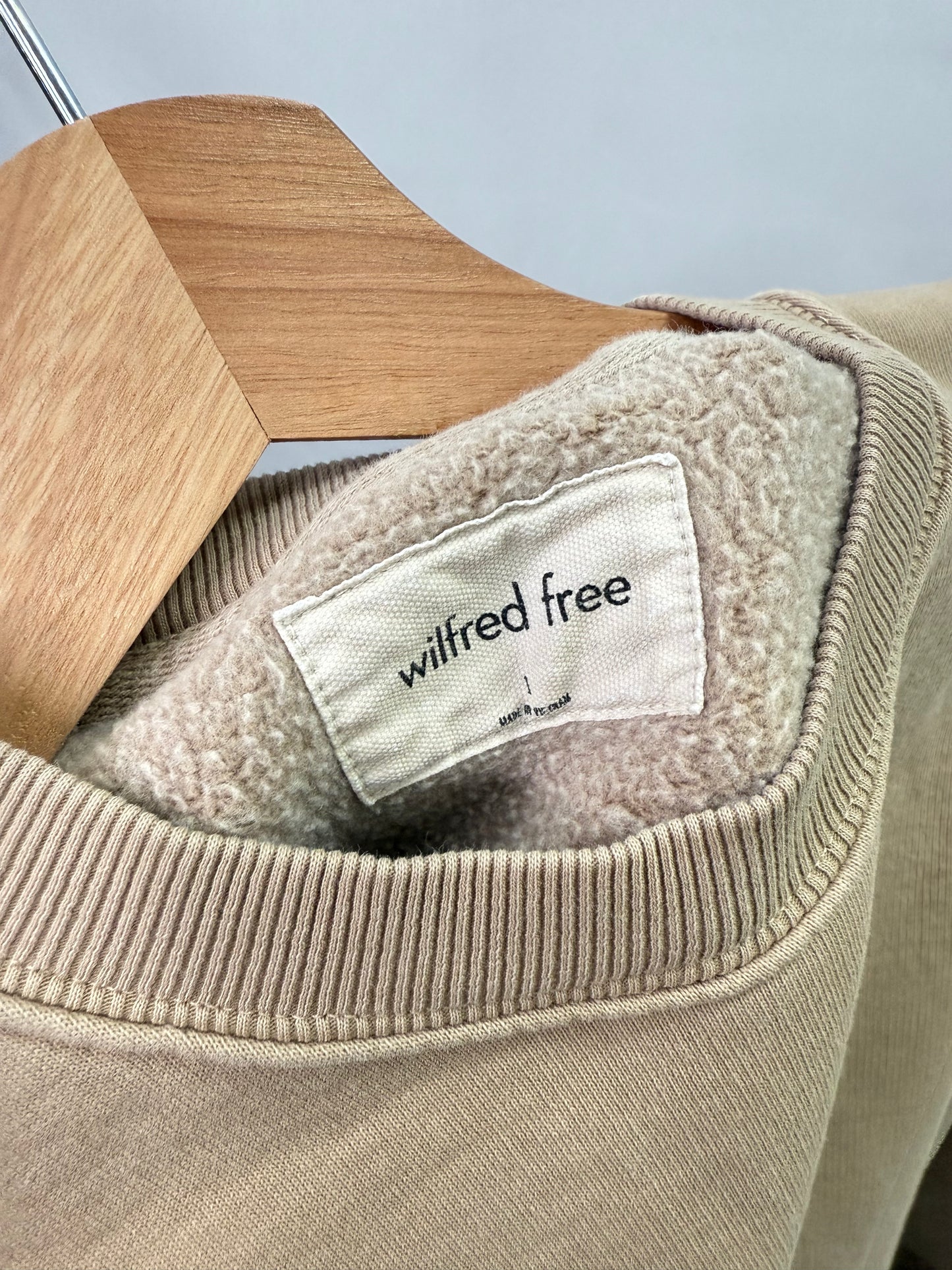 Aritzia Wilfred Oversized Crewneck (1 = xs/s)