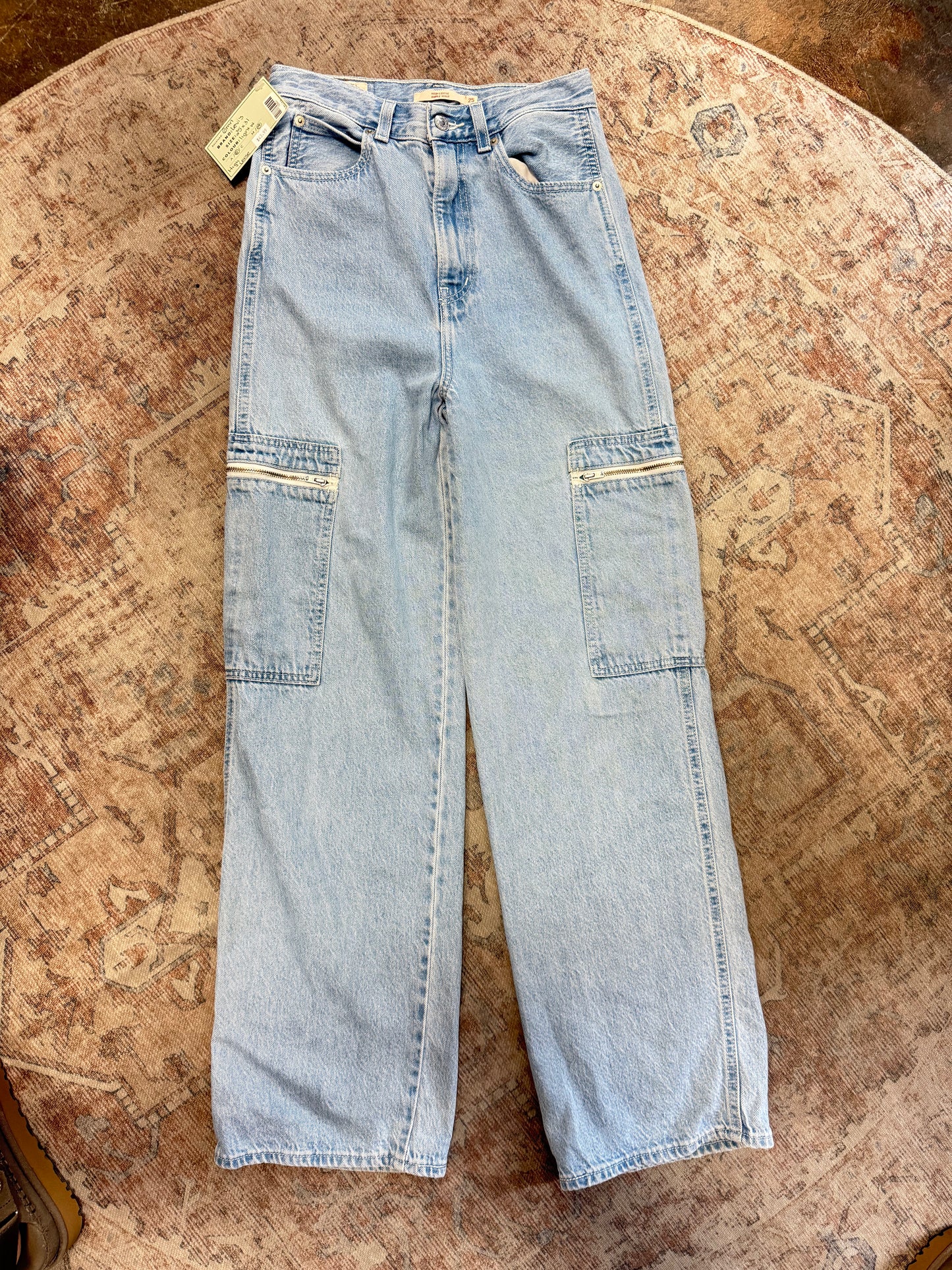 Levi’s High Loose Cargo Jeans (25x31)