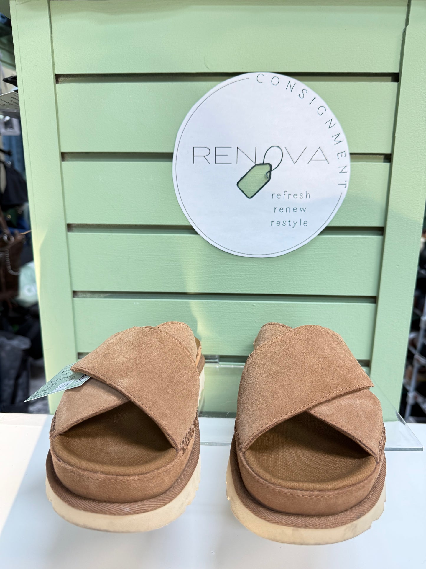 Ugg Goldenstar Cross Slide (Womens 6)