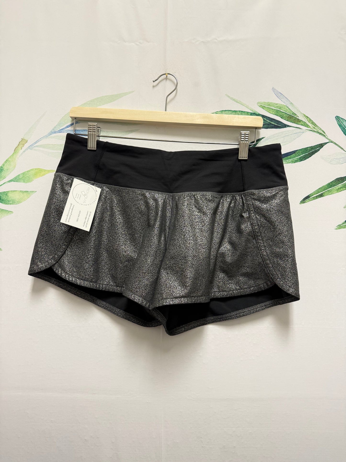 Lululemon Foil Run Times LR Short 4” (8)