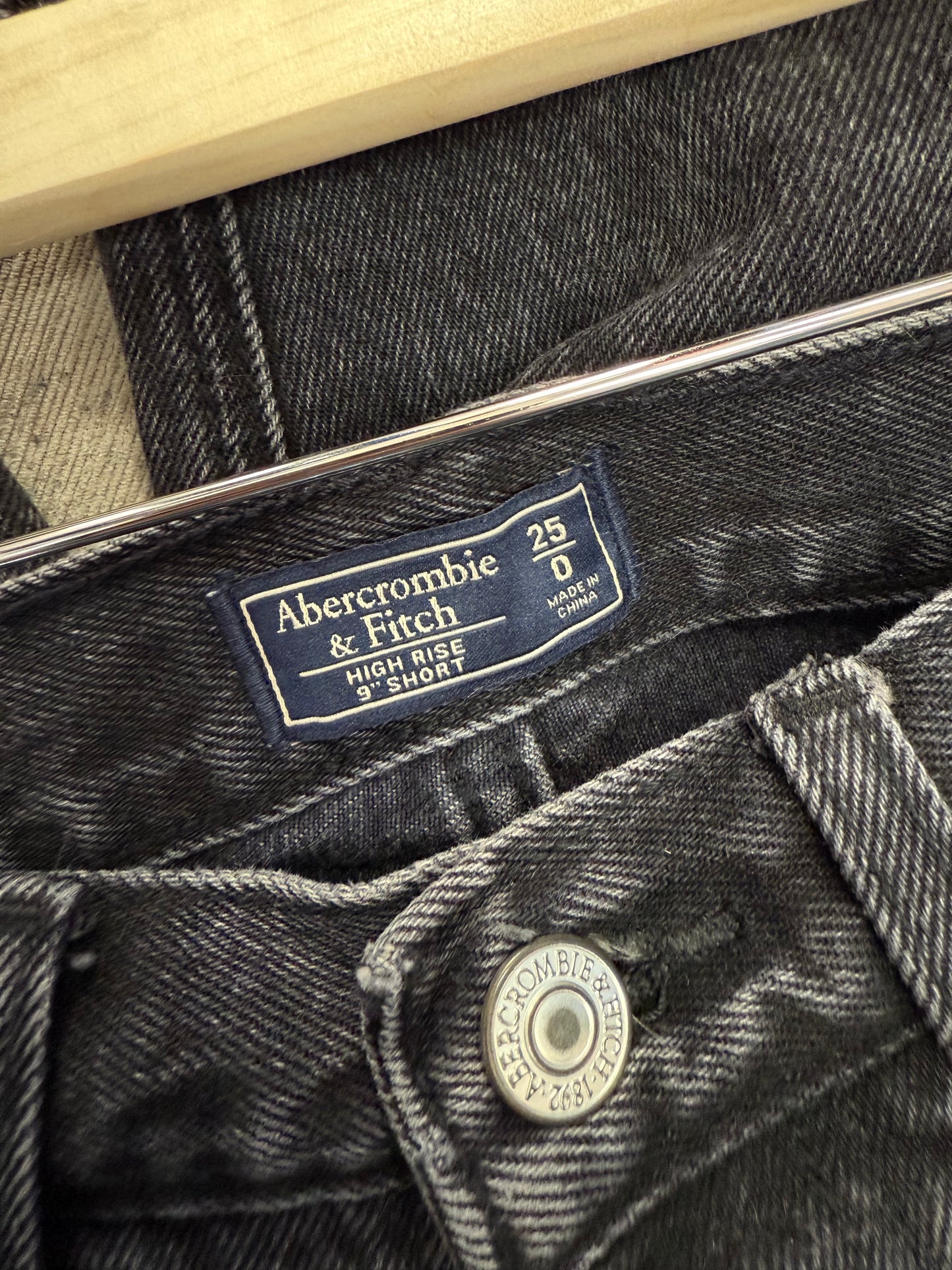 Abercrombie HR Shorts 9” (25)