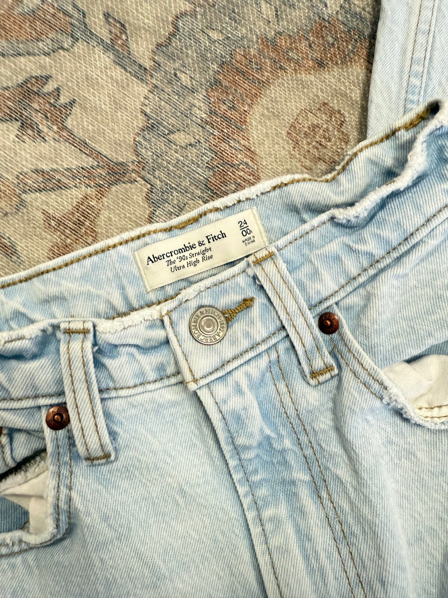 Abercrombie ‘90s Straight Ultra HR Jeans (24x30)