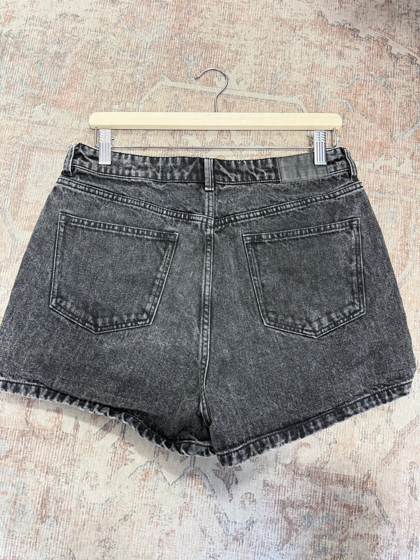 Frank & Oak Tina Relaxed HR Shorts (30)