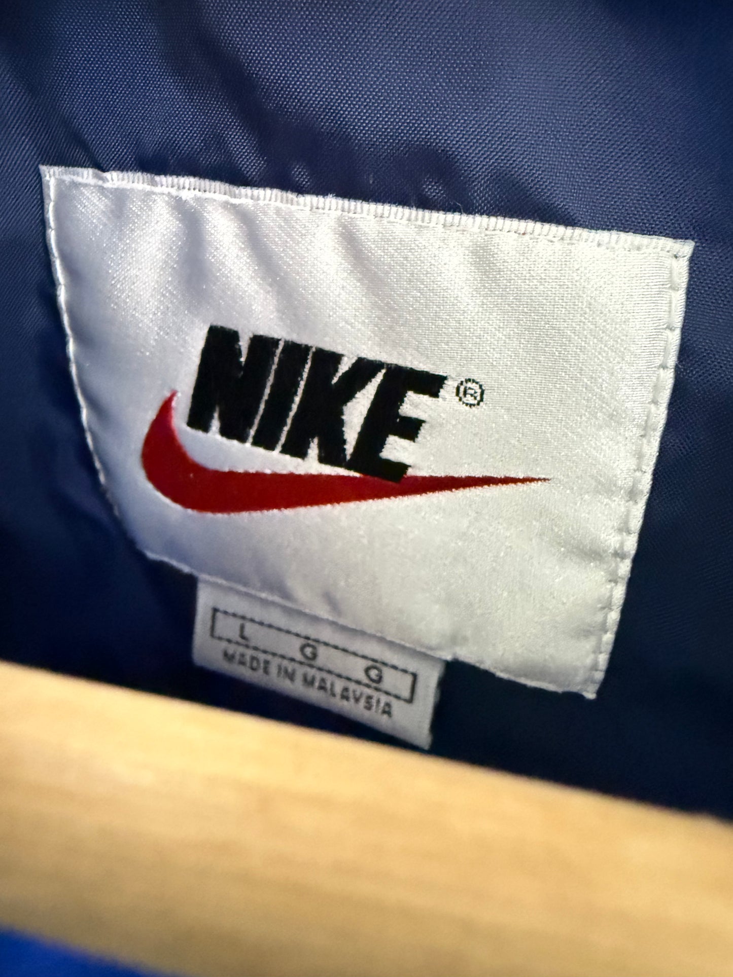 Nike ‘90s Big Swoosh Light Jacket (L)