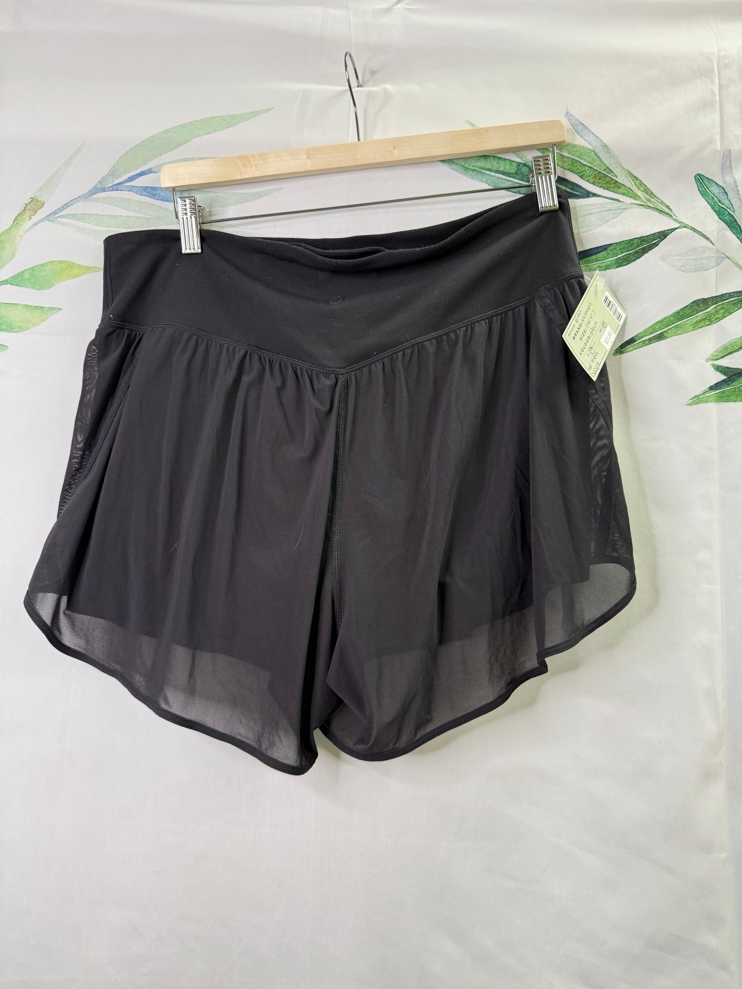 Lululemon Nulu Mesh Yoga HR Short 3.5” (14)