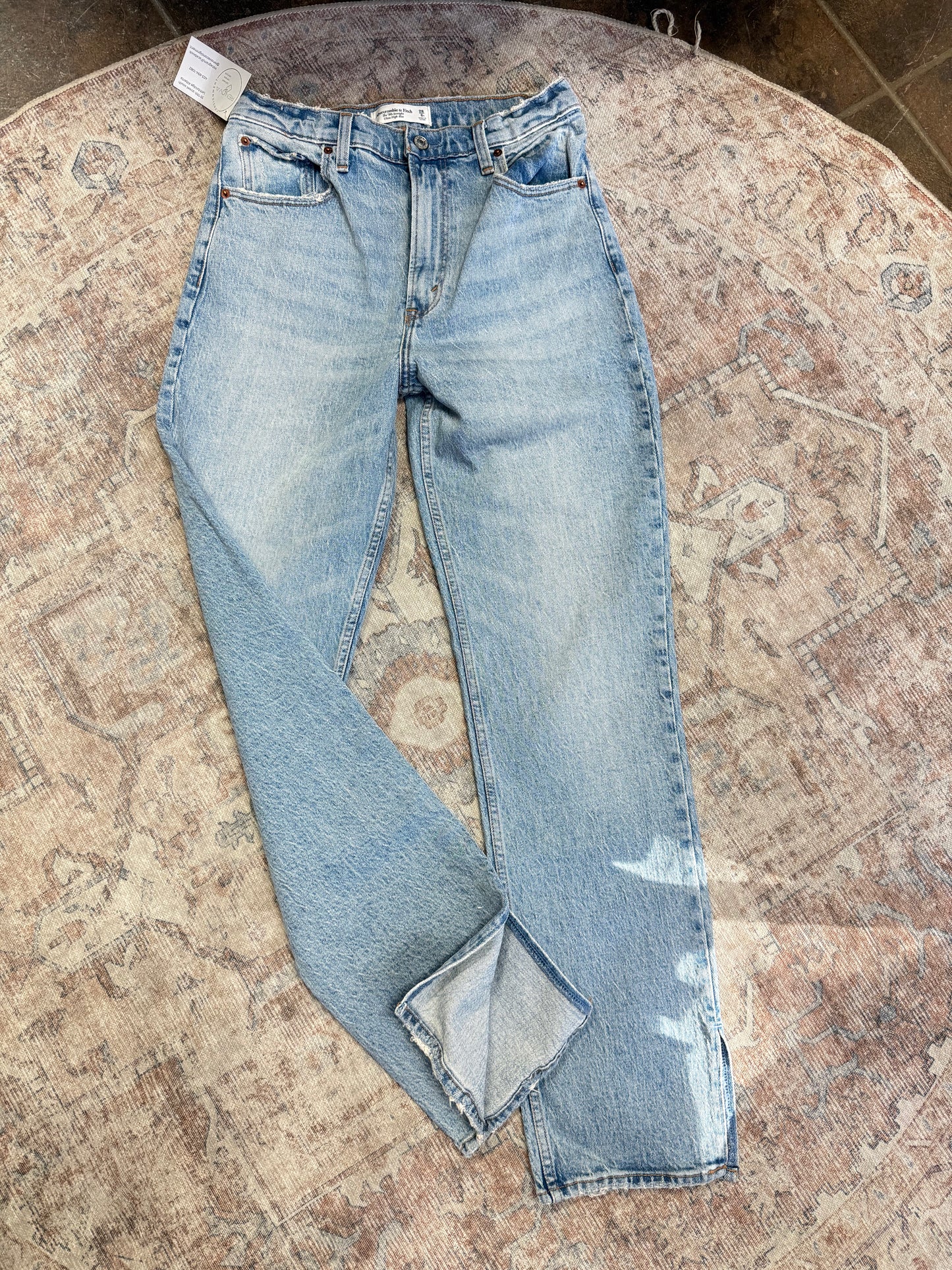 Abercrombie ‘90s Straight Slit Ultra HR Jeans (28x31)