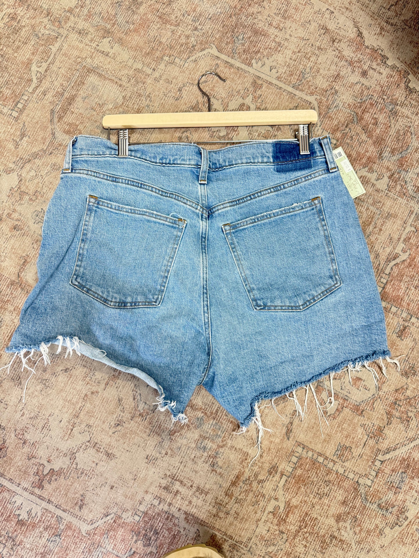 Abercrombie The Mom HR Short 4” (32)